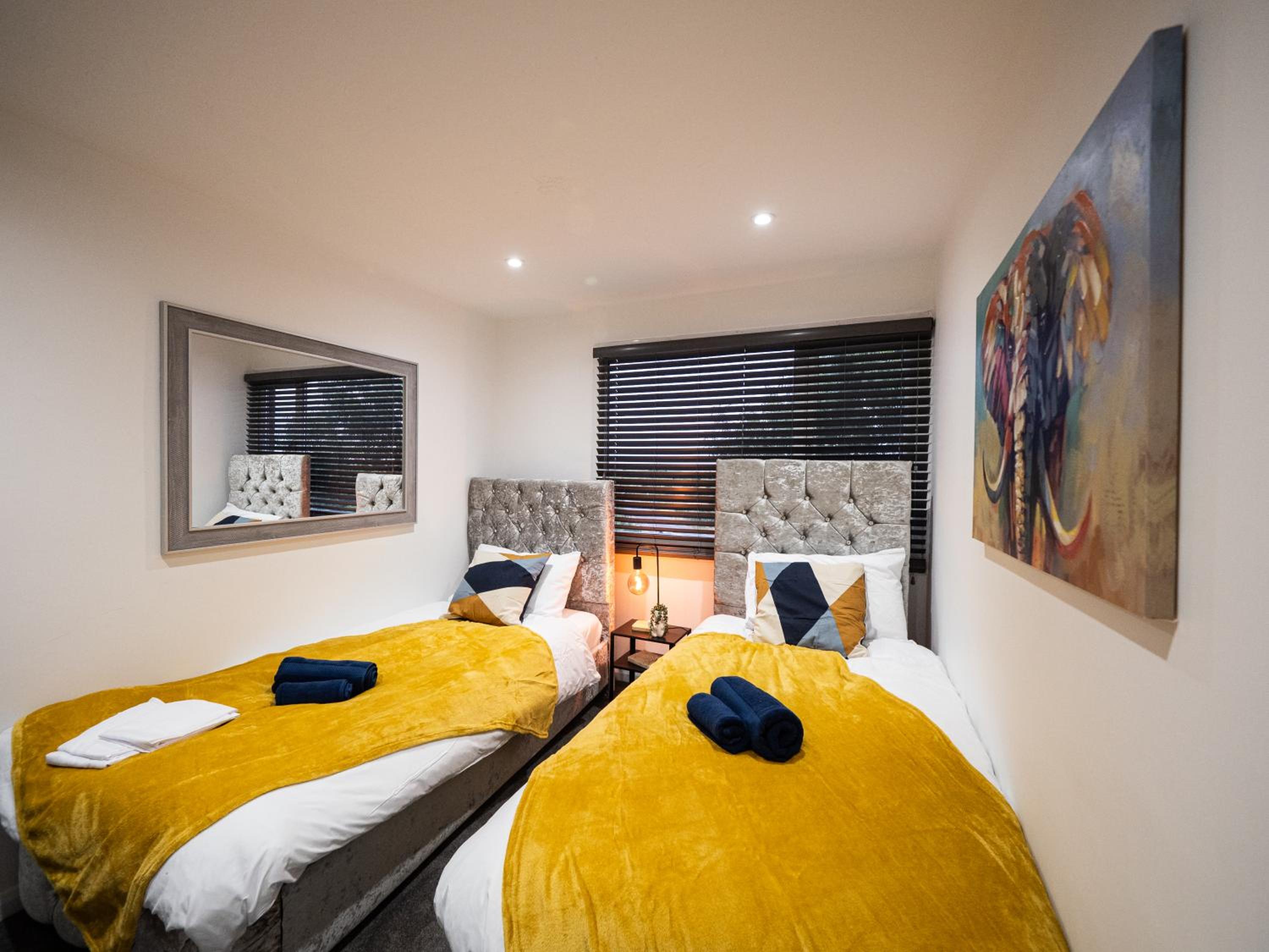 Luxury Seaside Haven- Coastal Comfort, Free Parking