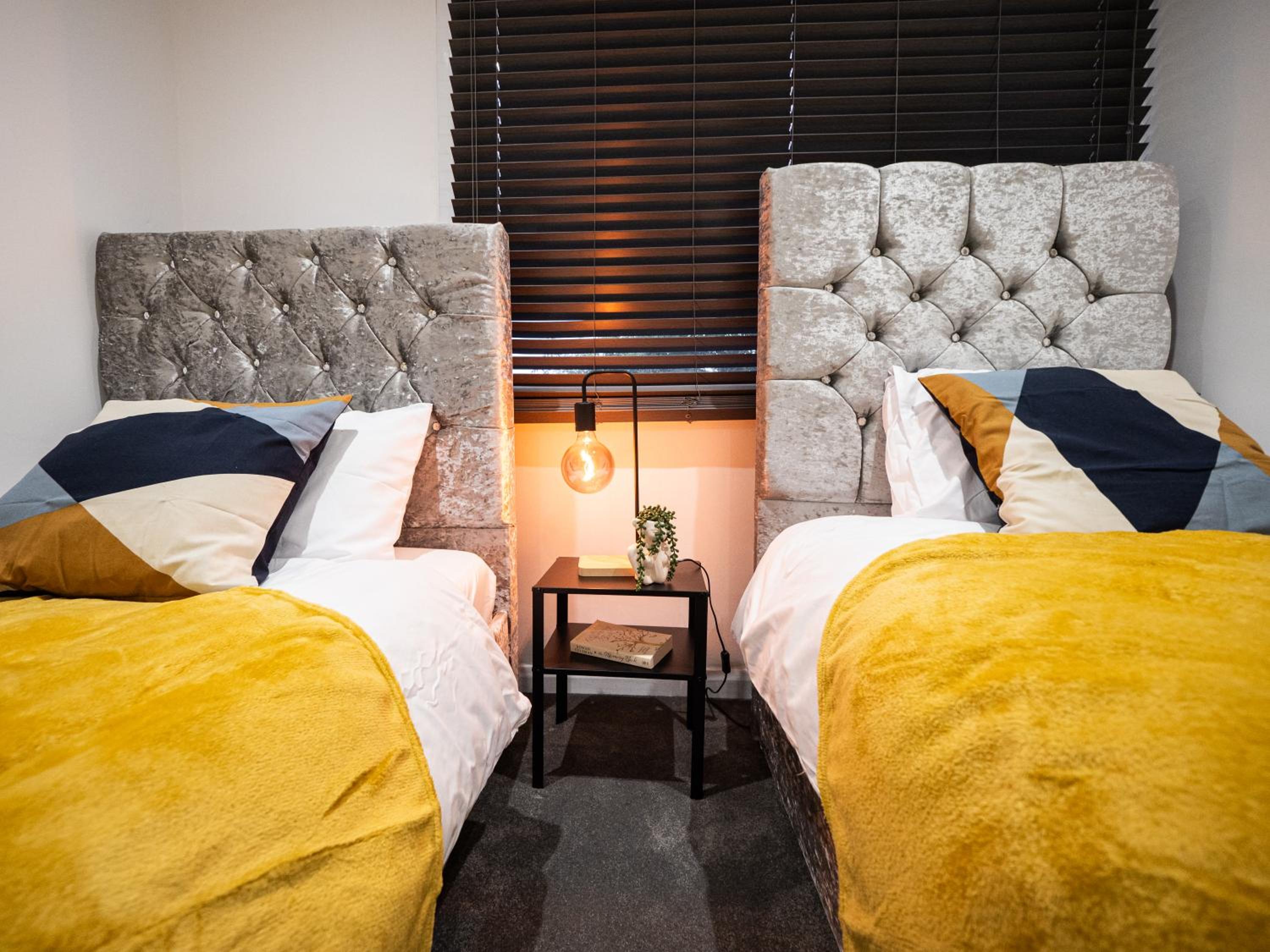 Luxury Seaside Haven- Coastal Comfort, Free Parking