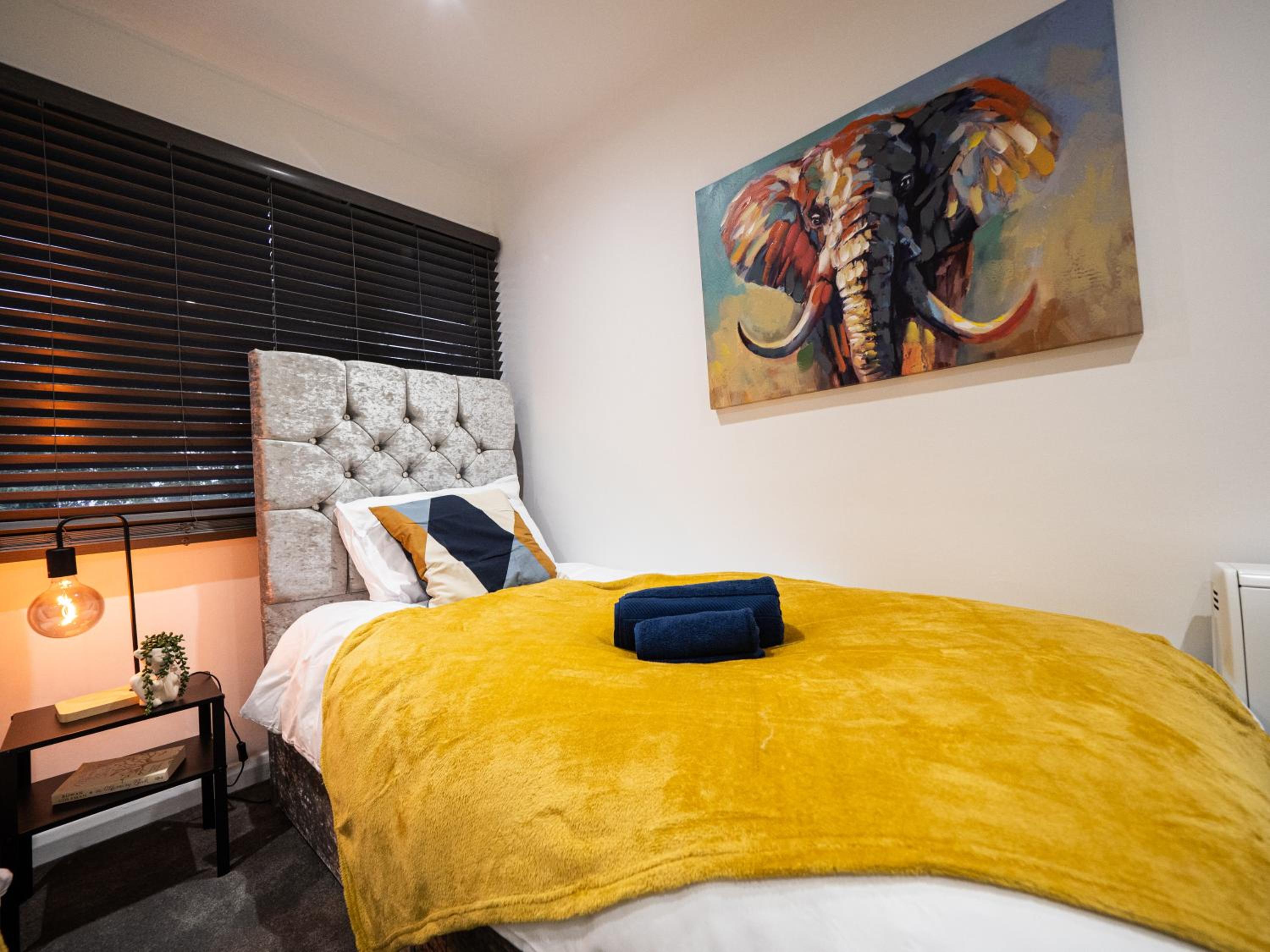 Luxury Seaside Haven- Coastal Comfort, Free Parking