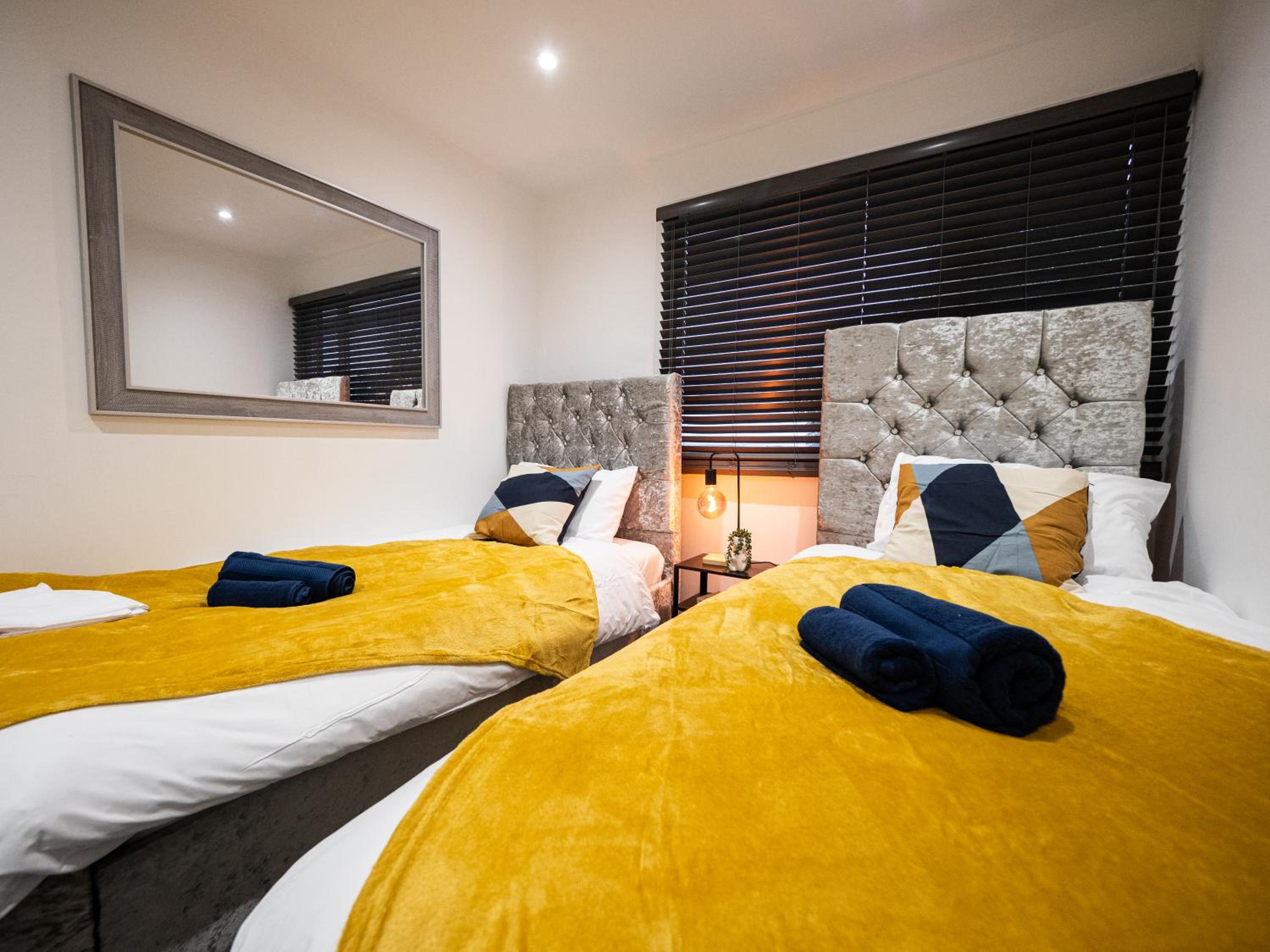 Luxury Seaside Haven- Coastal Comfort, Free Parking