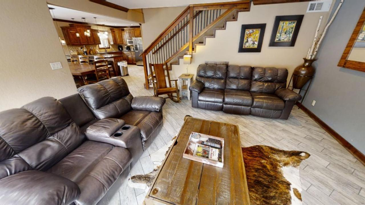 Trails End - Hot Tub - WiFi - Fireplace - Washer -Dryer - Fenced In Backyard view 2