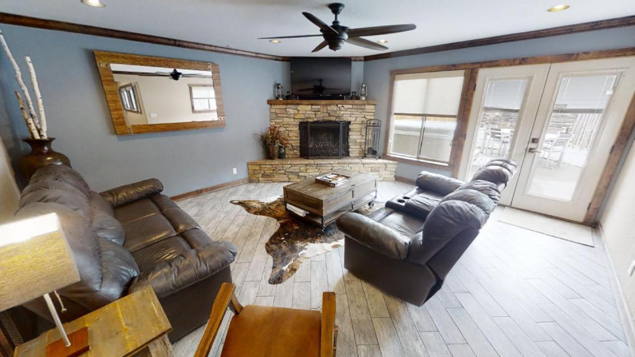 Trails End - Hot Tub - WiFi - Fireplace - Washer -Dryer - Fenced In Backyard view 3