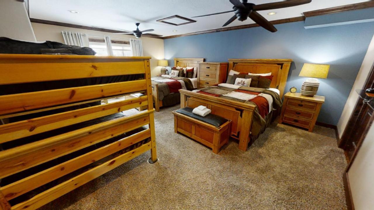 Trails End - Hot Tub - WiFi - Fireplace - Washer -Dryer - Fenced In Backyard view 4