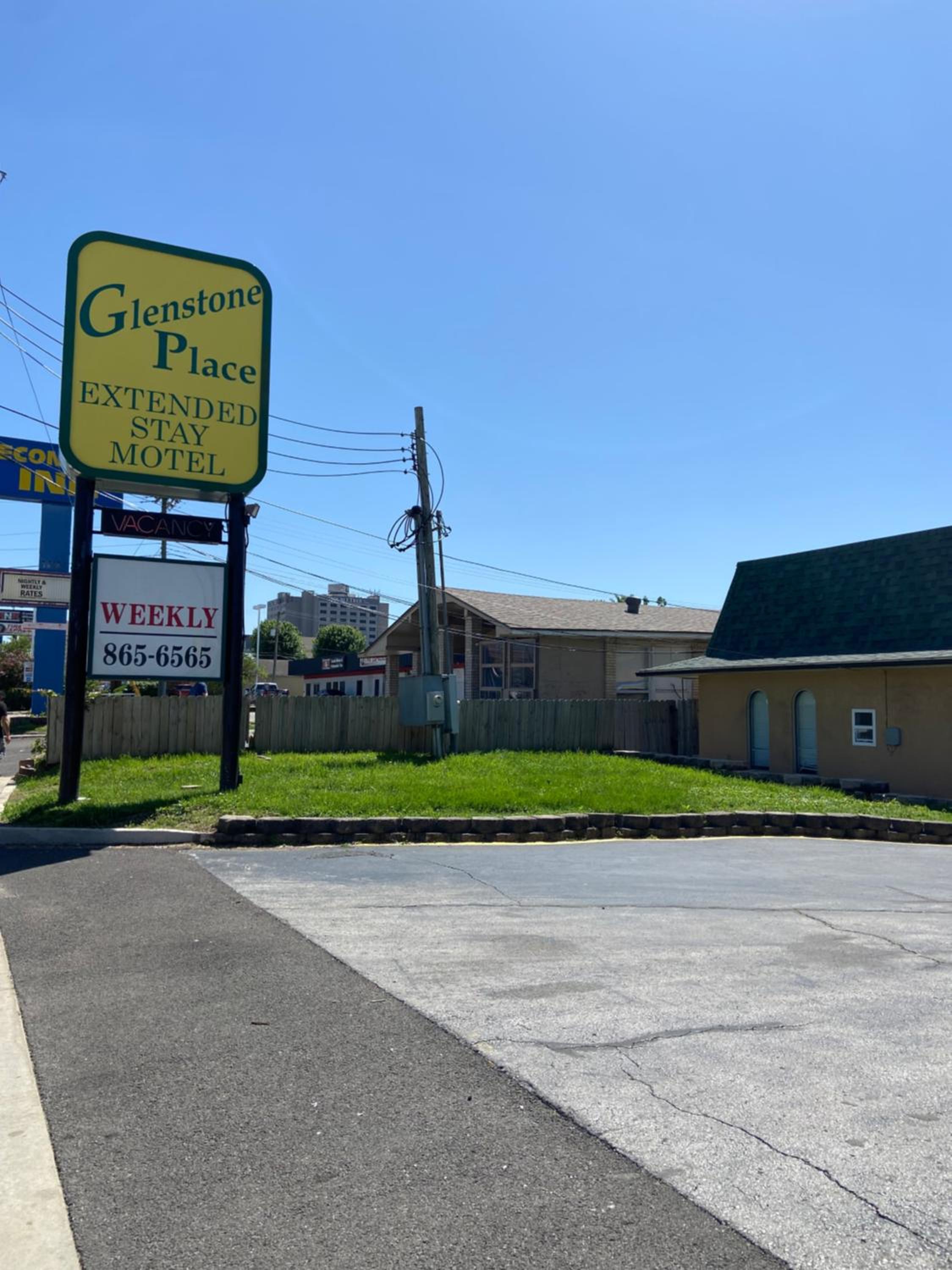 Springfield Vacations - Glenstone place extended stay motel - Property Image 1
