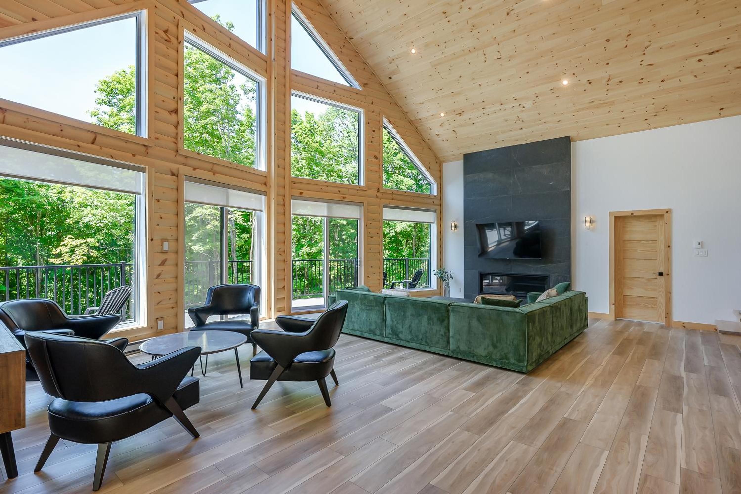Lilia Chalet Urbain de Luxe près du Mont-Tremblant