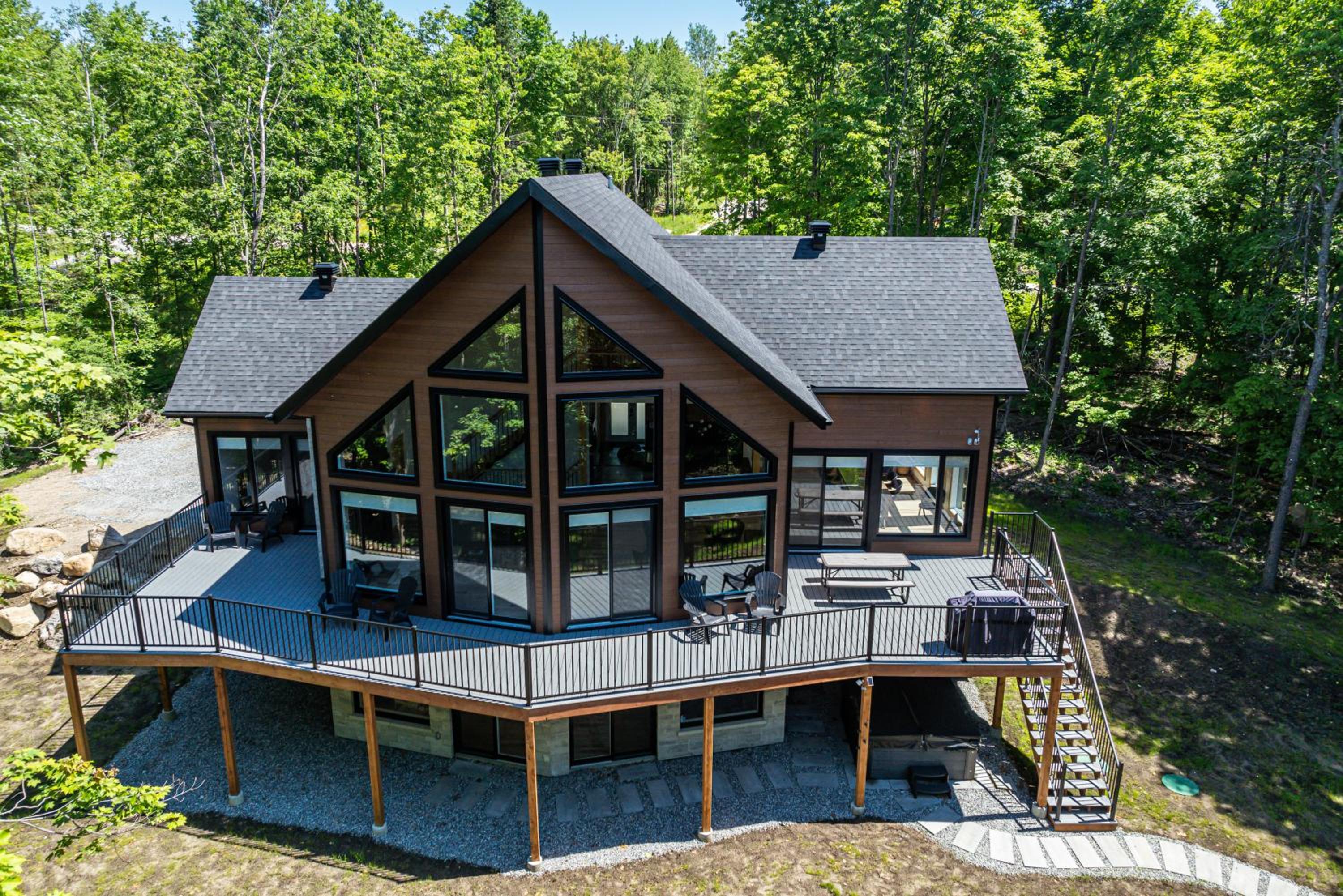 Lilia Chalet Urbain de Luxe près du Mont-Tremblant