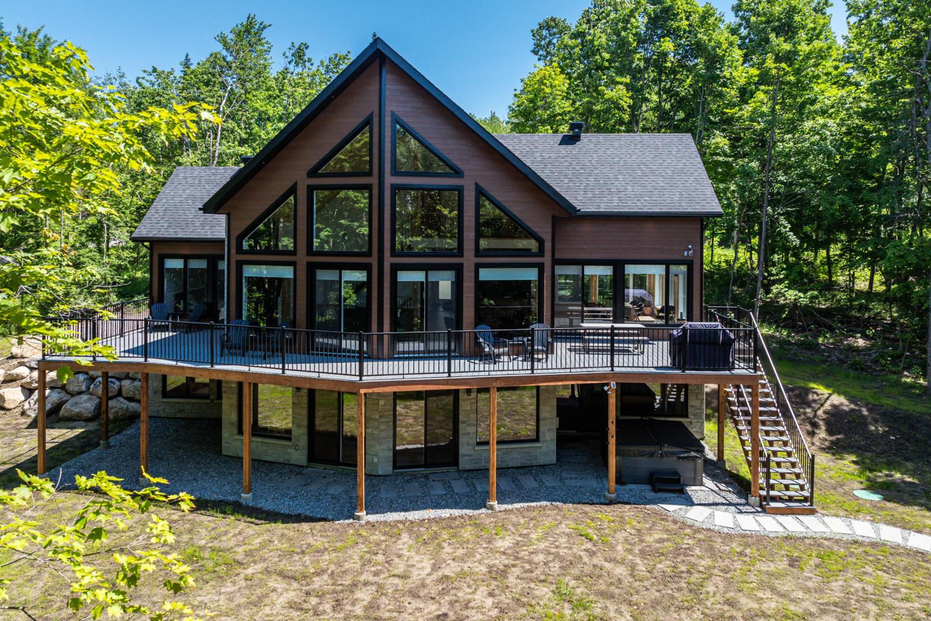 Lilia Chalet Urbain de Luxe près du Mont-Tremblant