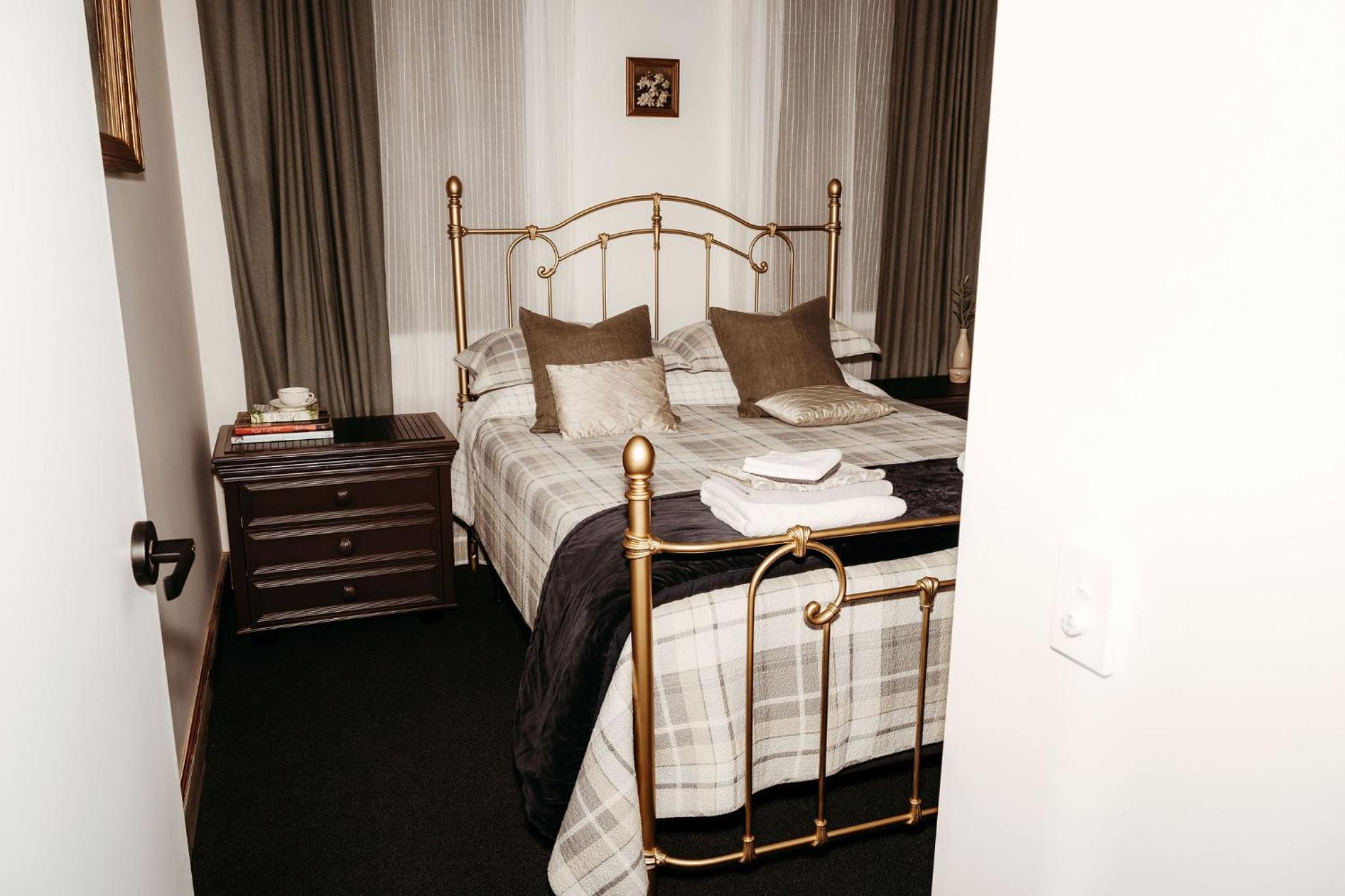 The Wimberley - Stay in the heart of town Goomeri!