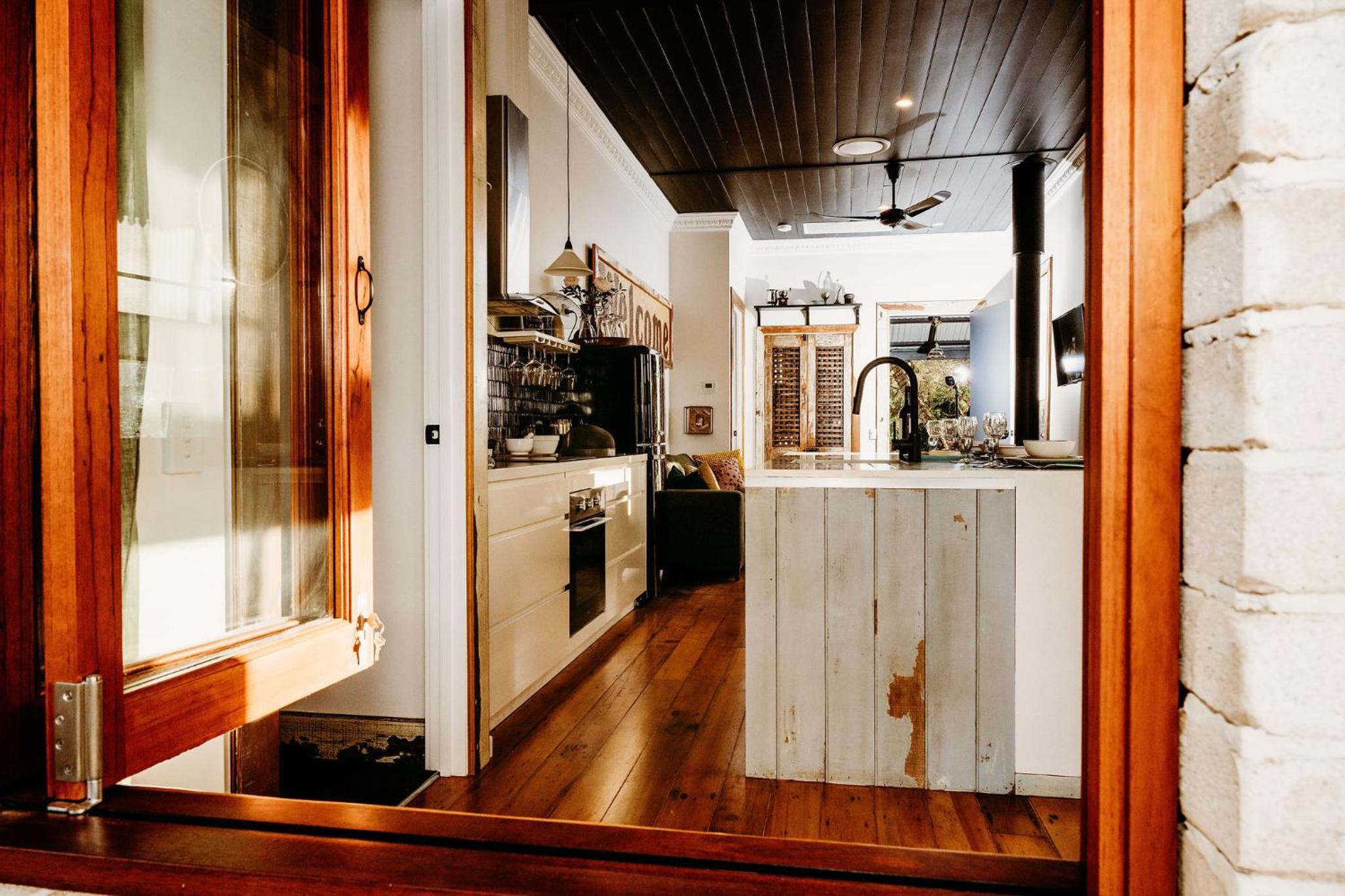 The Wimberley - Stay in the heart of town Goomeri!
