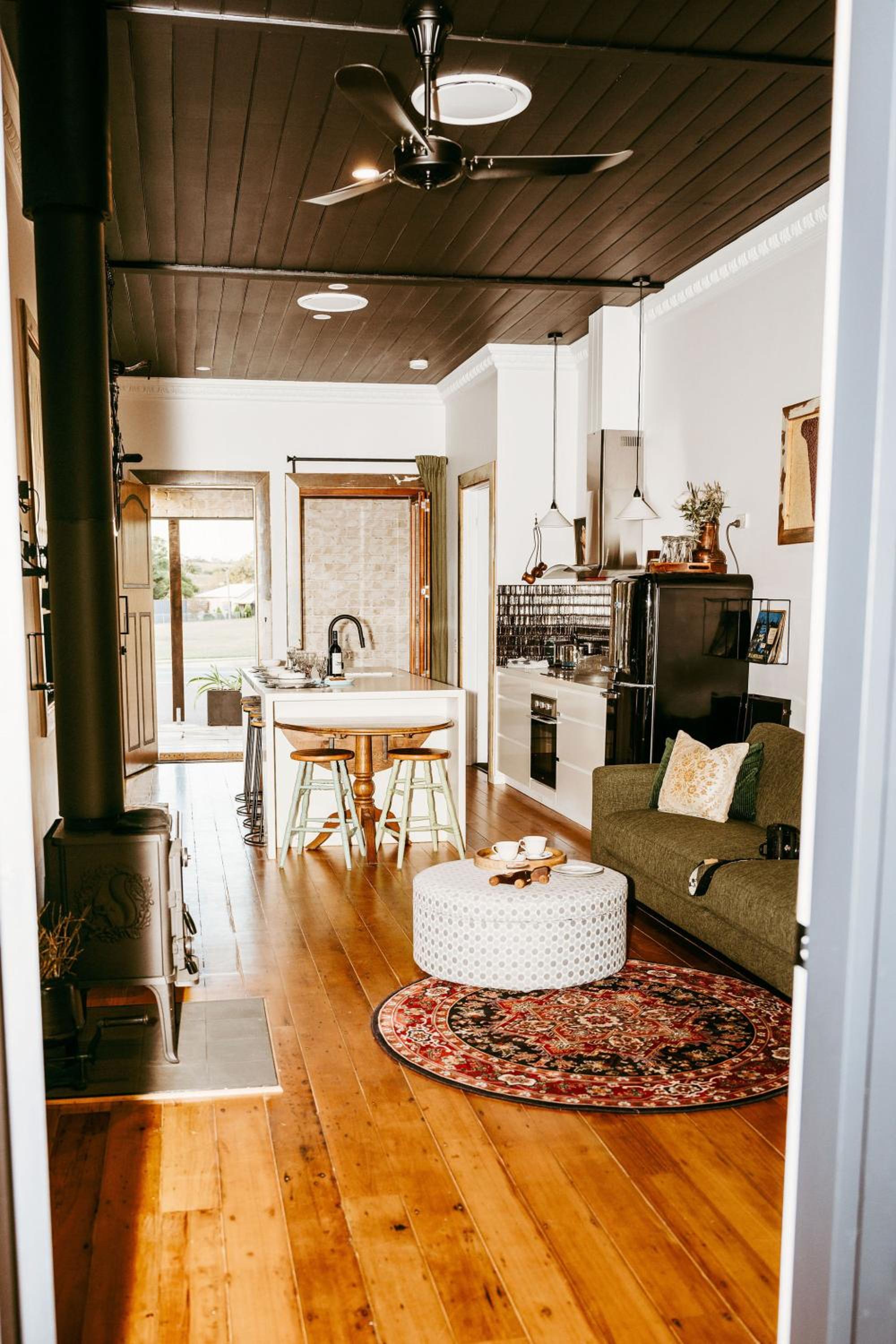 The Wimberley - Stay in the heart of town Goomeri!