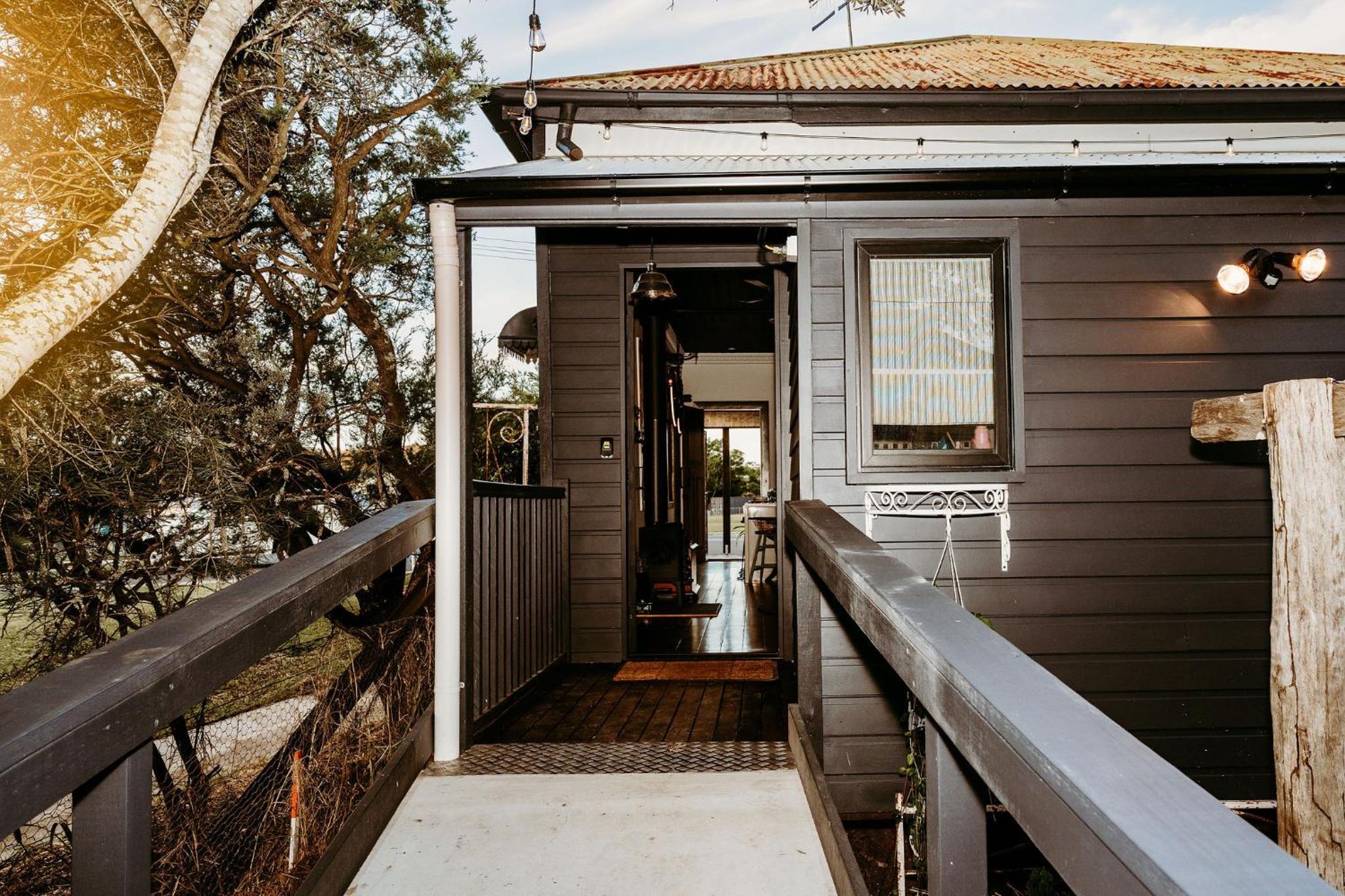 The Wimberley - Stay in the heart of town Goomeri!