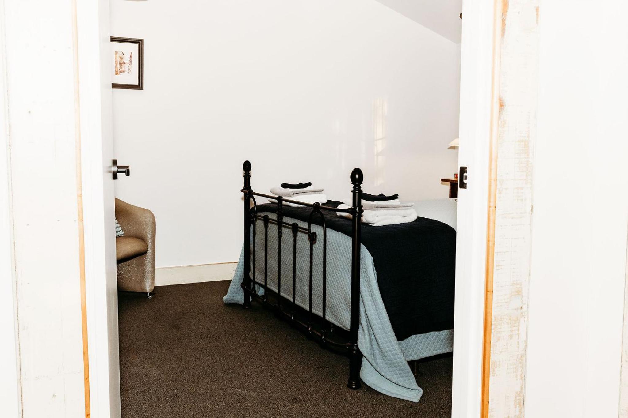 The Wimberley - Stay in the heart of town Goomeri!