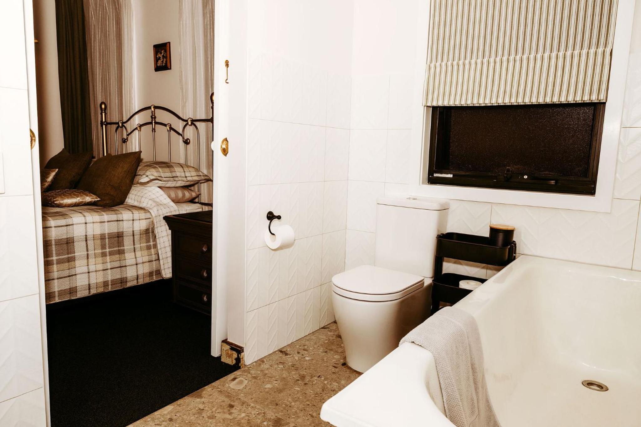 The Wimberley - Stay in the heart of town Goomeri!