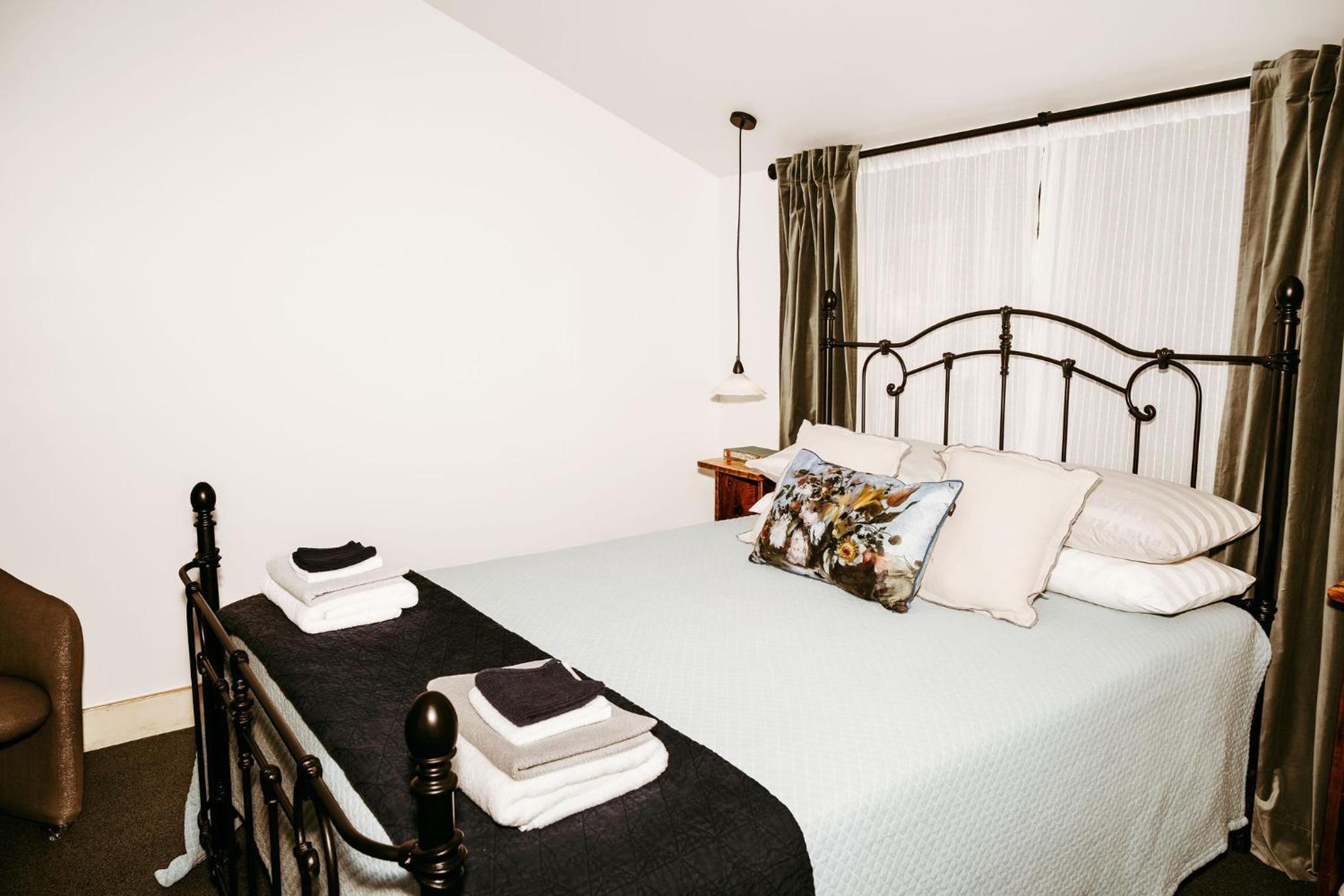 The Wimberley - Stay in the heart of town Goomeri!