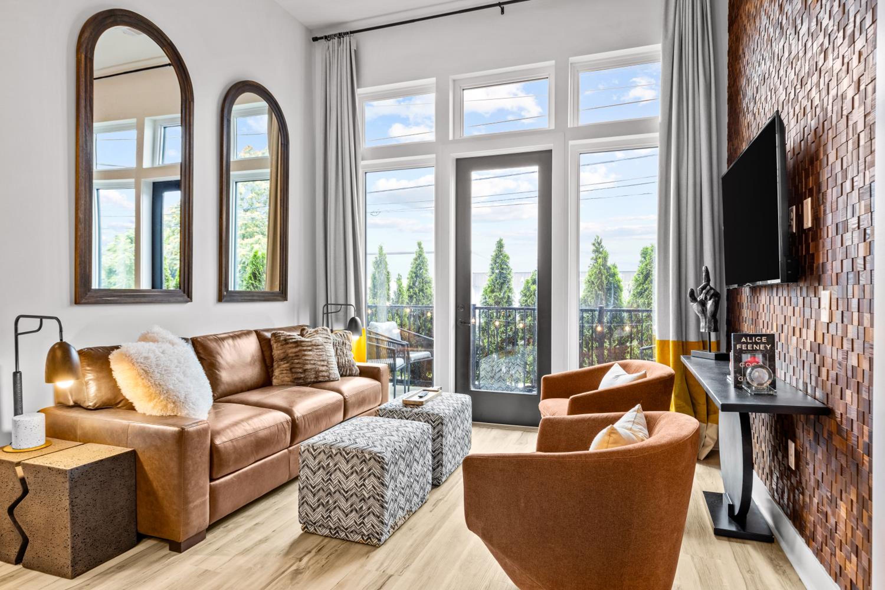 Legacy Nashville-Skyline Views-1 Mile to Broadway-Free Private Parking