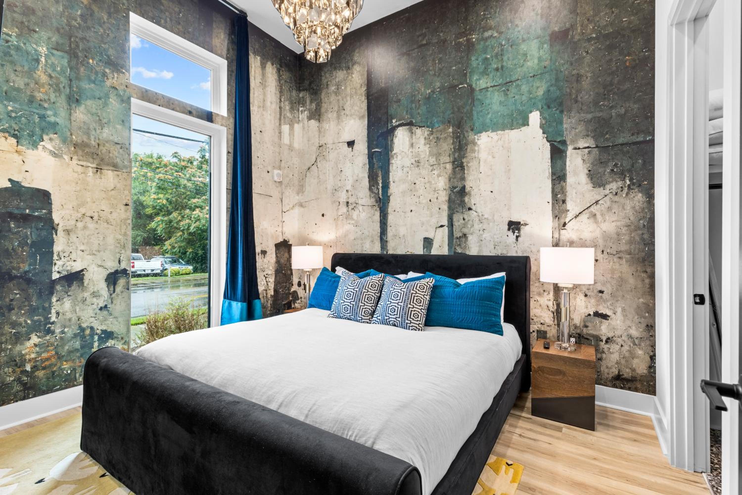 Legacy Nashville-Skyline Views-1 Mile to Broadway-Free Private Parking