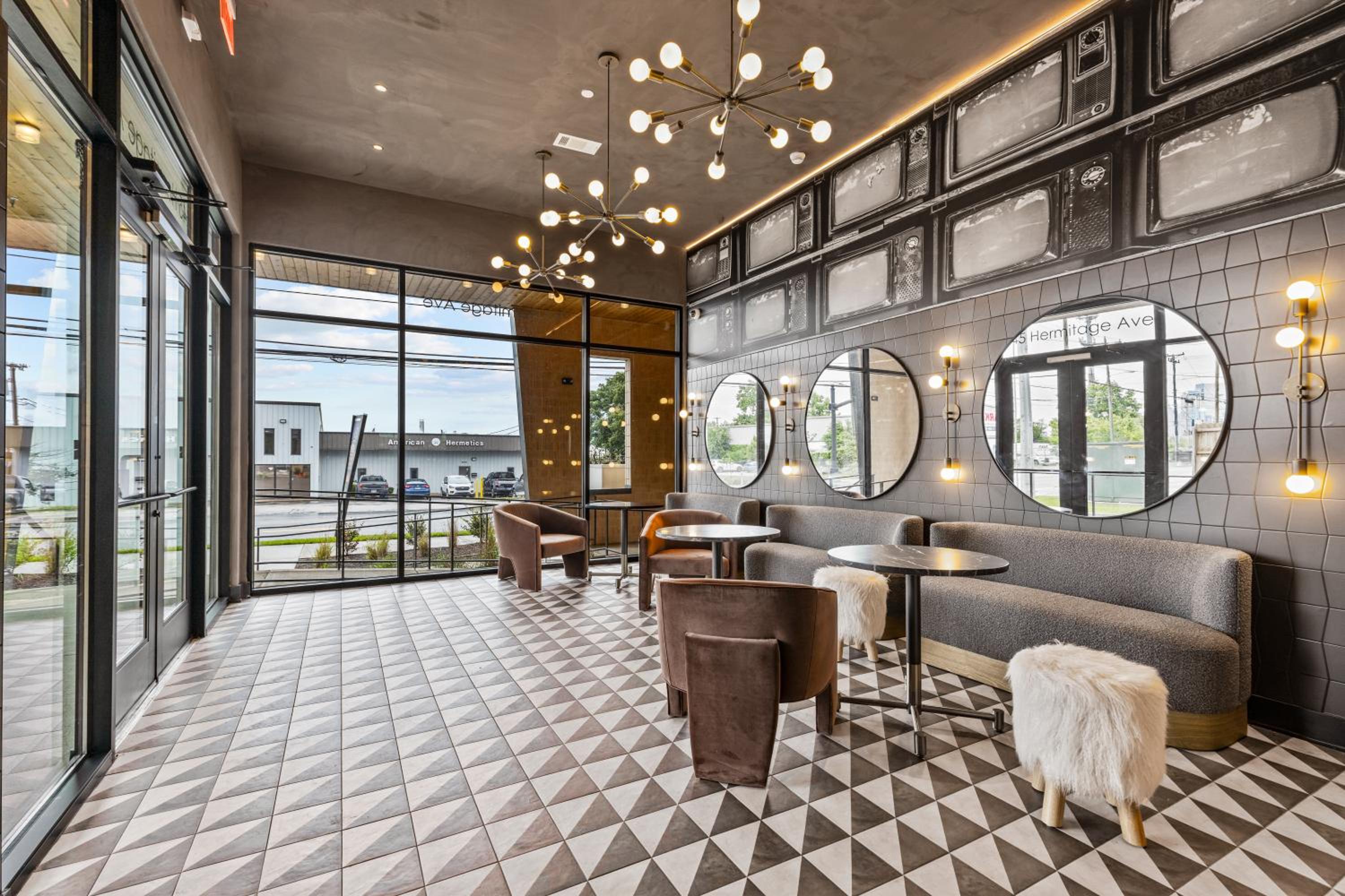 Legacy Nashville-Skyline Views-1 Mile to Broadway-Free Private Parking