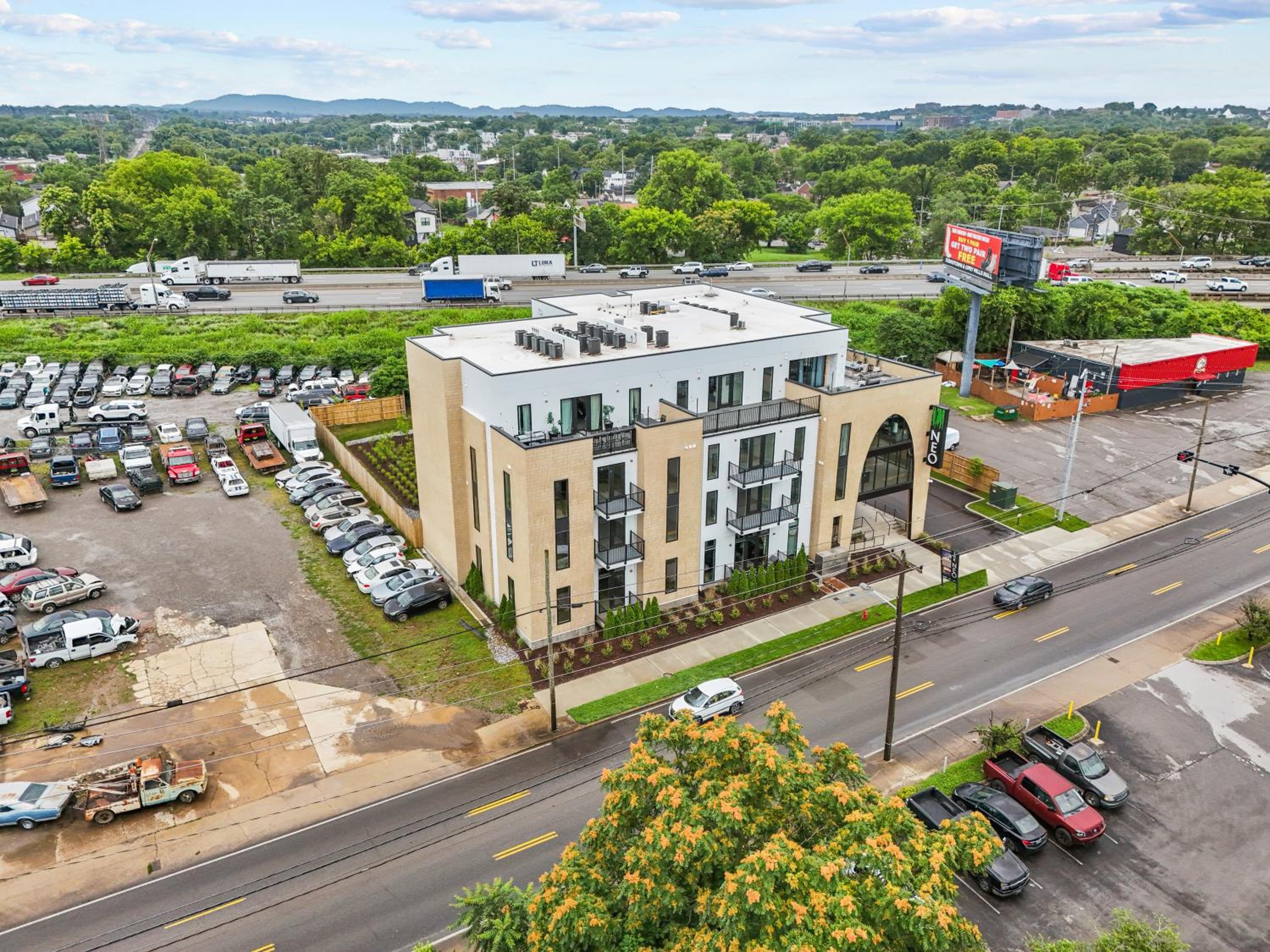 Legacy Nashville-Skyline Views-1 Mile to Broadway-Free Private Parking