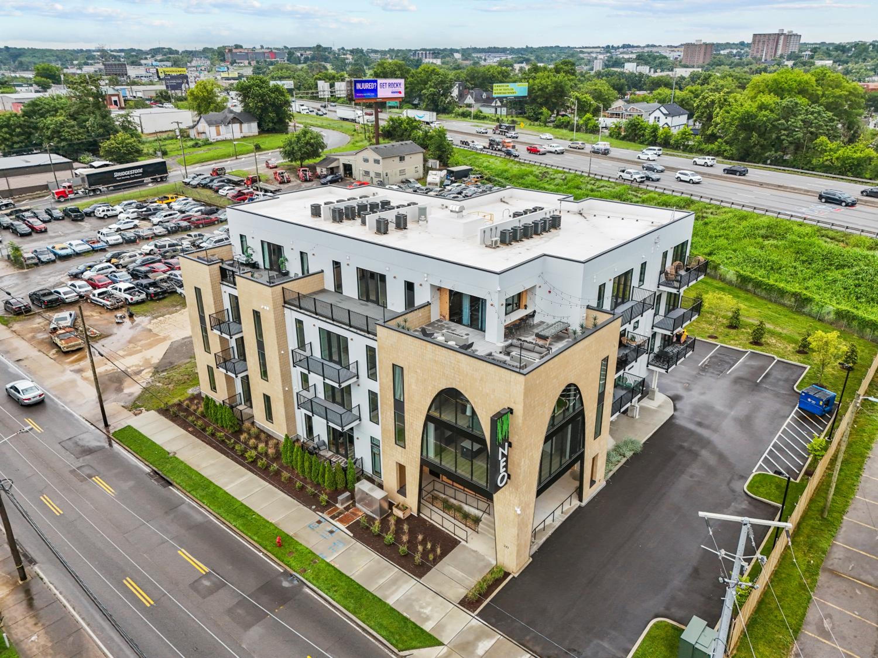 Legacy Nashville-Skyline Views-1 Mile to Broadway-Free Private Parking