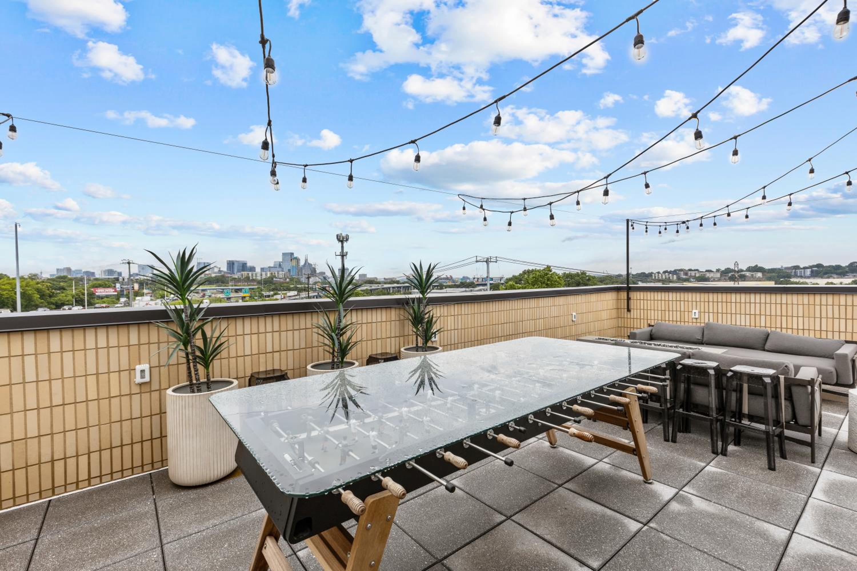Legacy Nashville-Skyline Views-1 Mile to Broadway-Free Private Parking