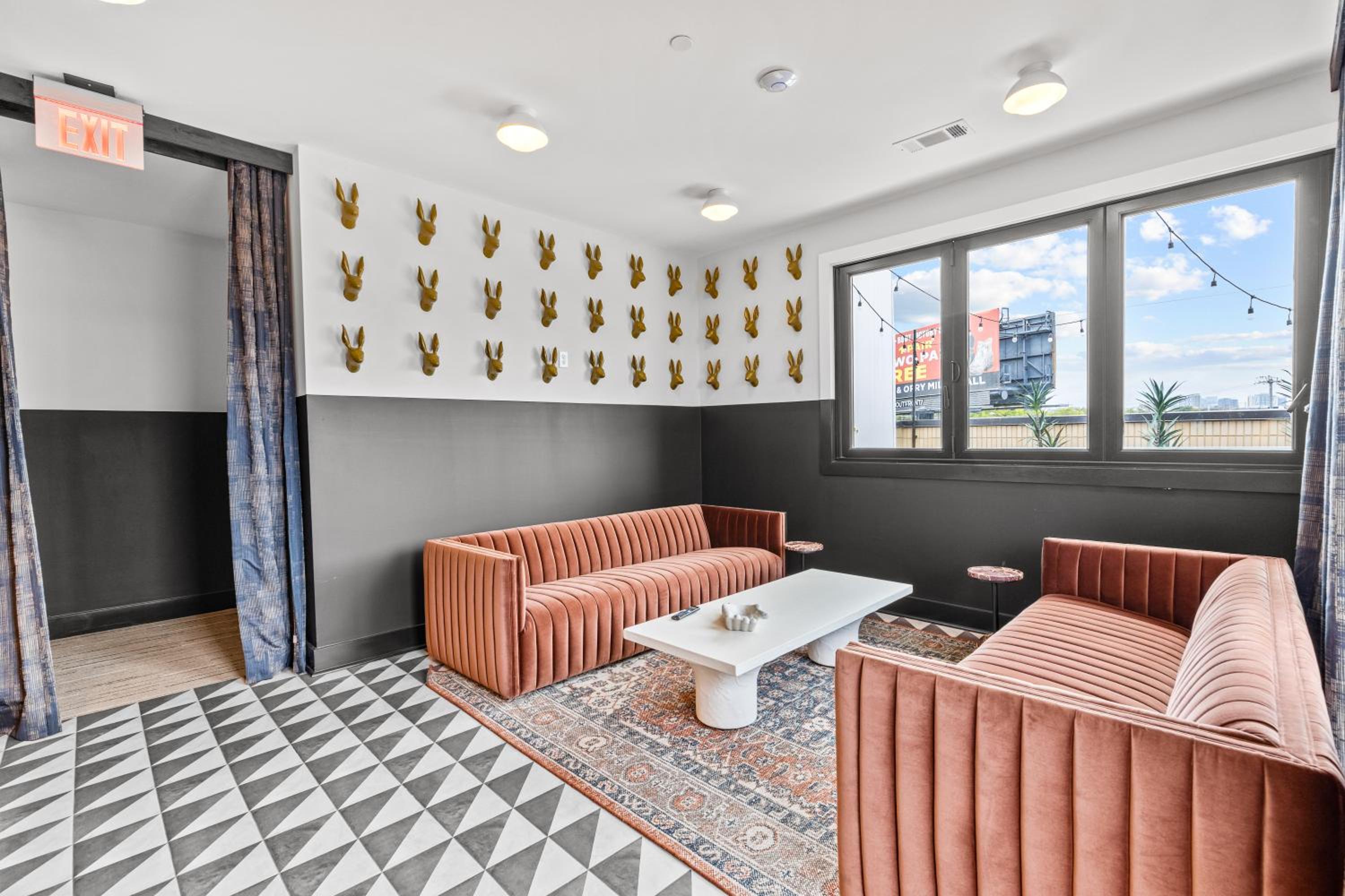 Legacy Nashville-Skyline Views-1 Mile to Broadway-Free Private Parking