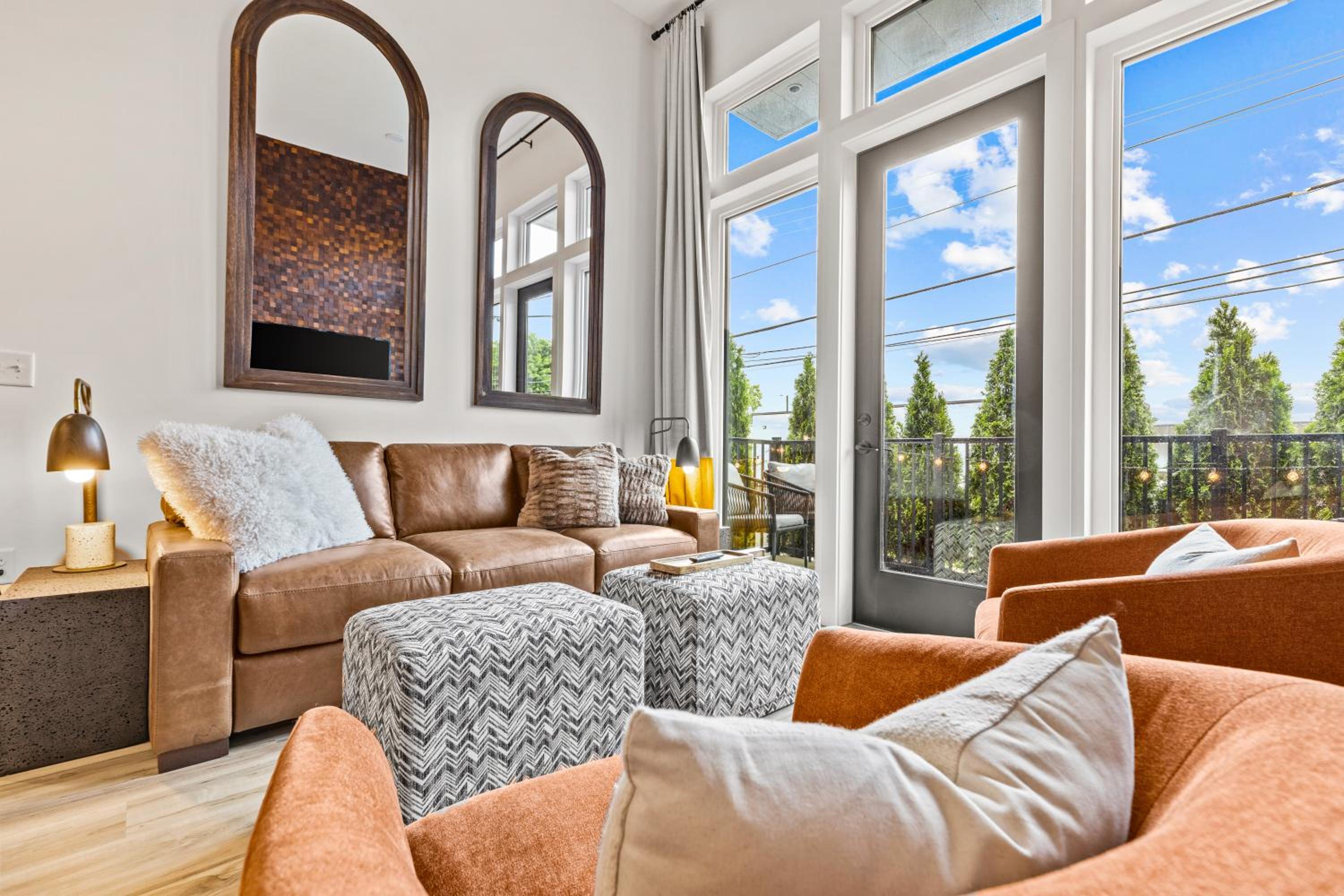 Legacy Nashville-Skyline Views-1 Mile to Broadway-Free Private Parking