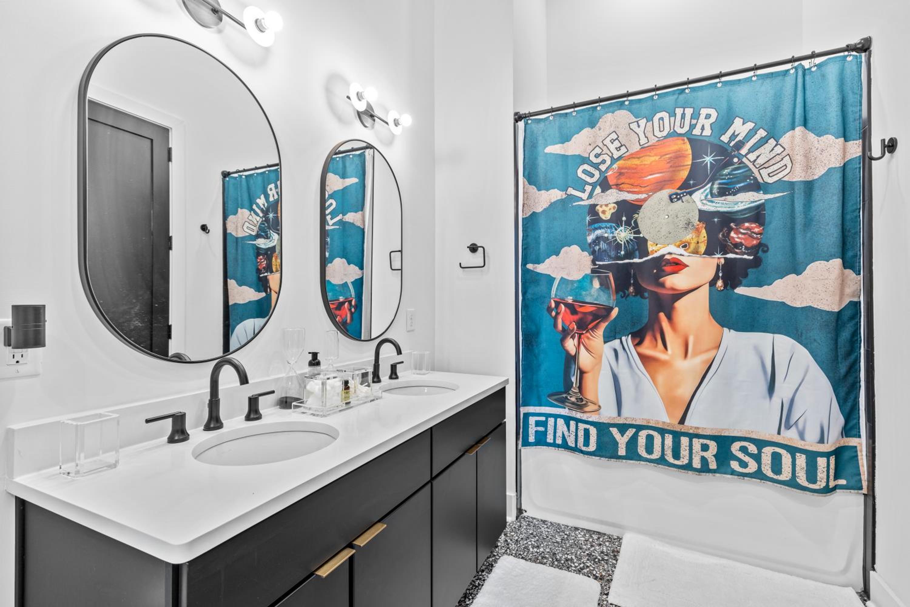 Legacy Nashville-Skyline Views-1 Mile to Broadway-Free Private Parking
