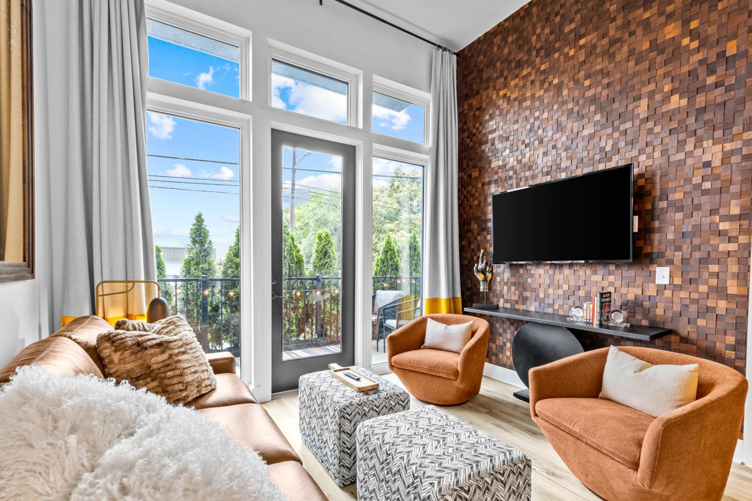 Legacy Nashville-Skyline Views-1 Mile to Broadway-Free Private Parking