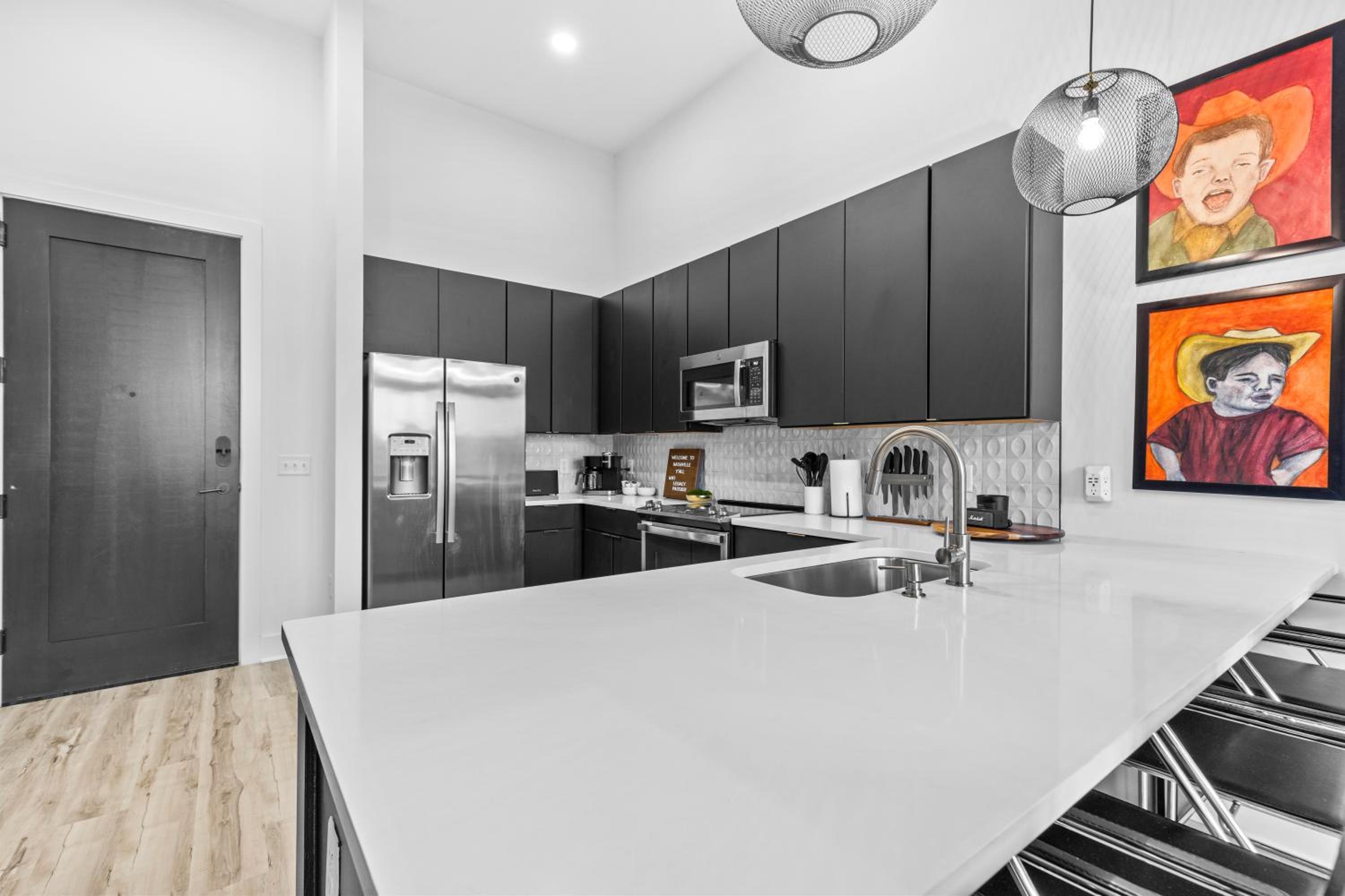 Legacy Nashville-Skyline Views-1 Mile to Broadway-Free Private Parking