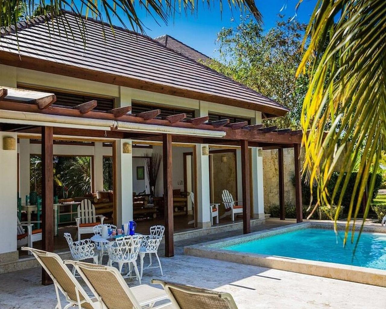 Luxury Villa with Maid