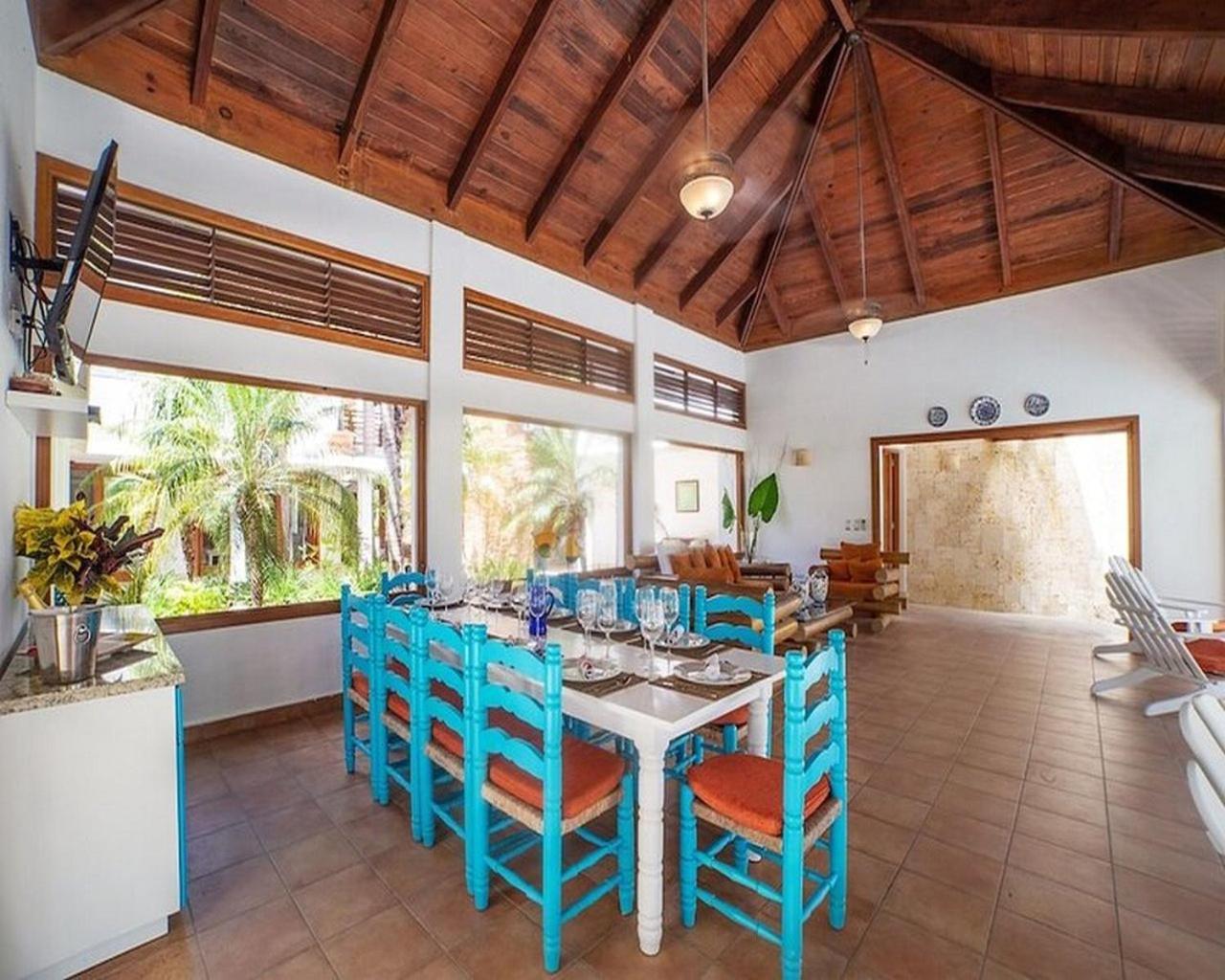 Luxury Villa with Maid