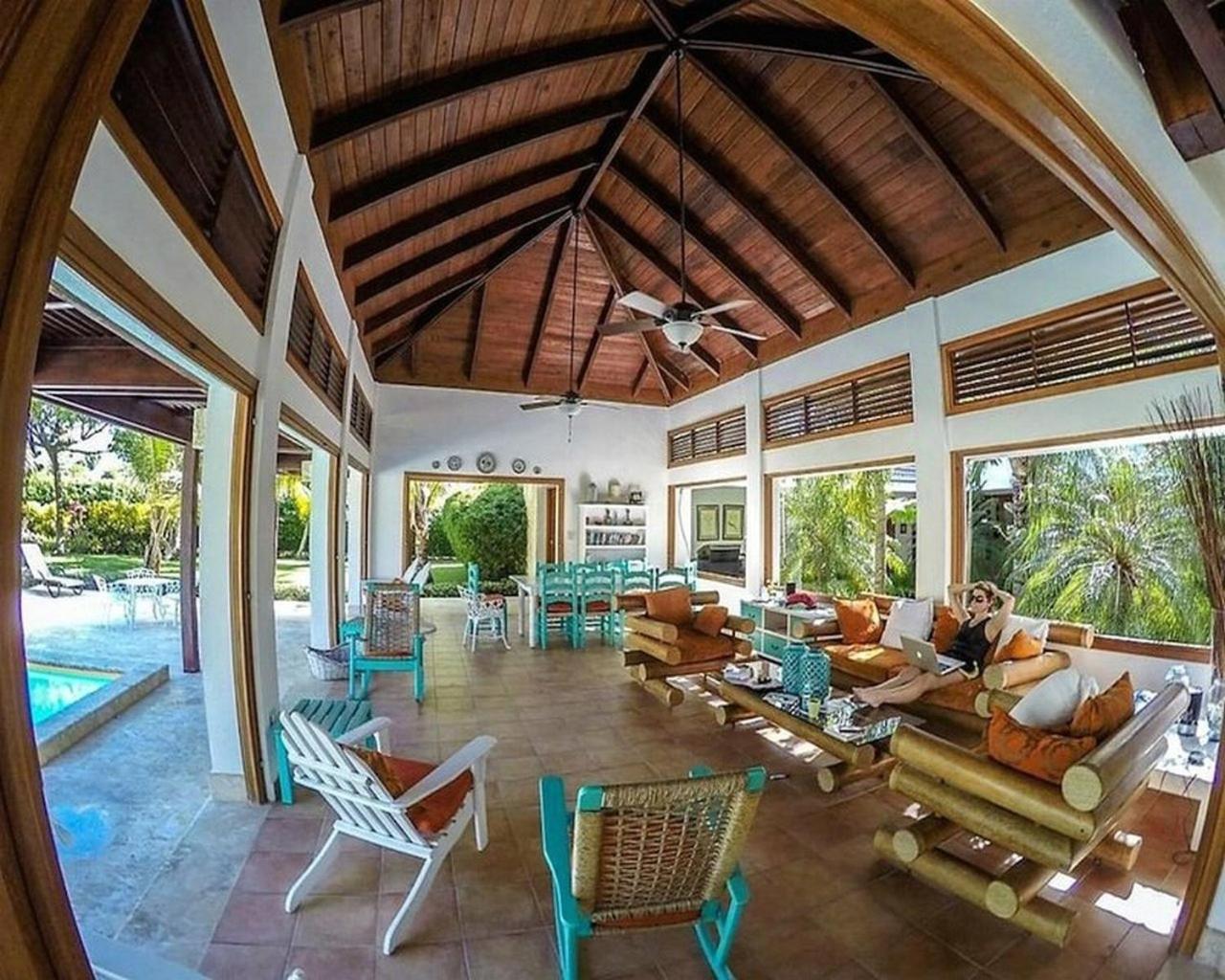 Luxury Villa with Maid