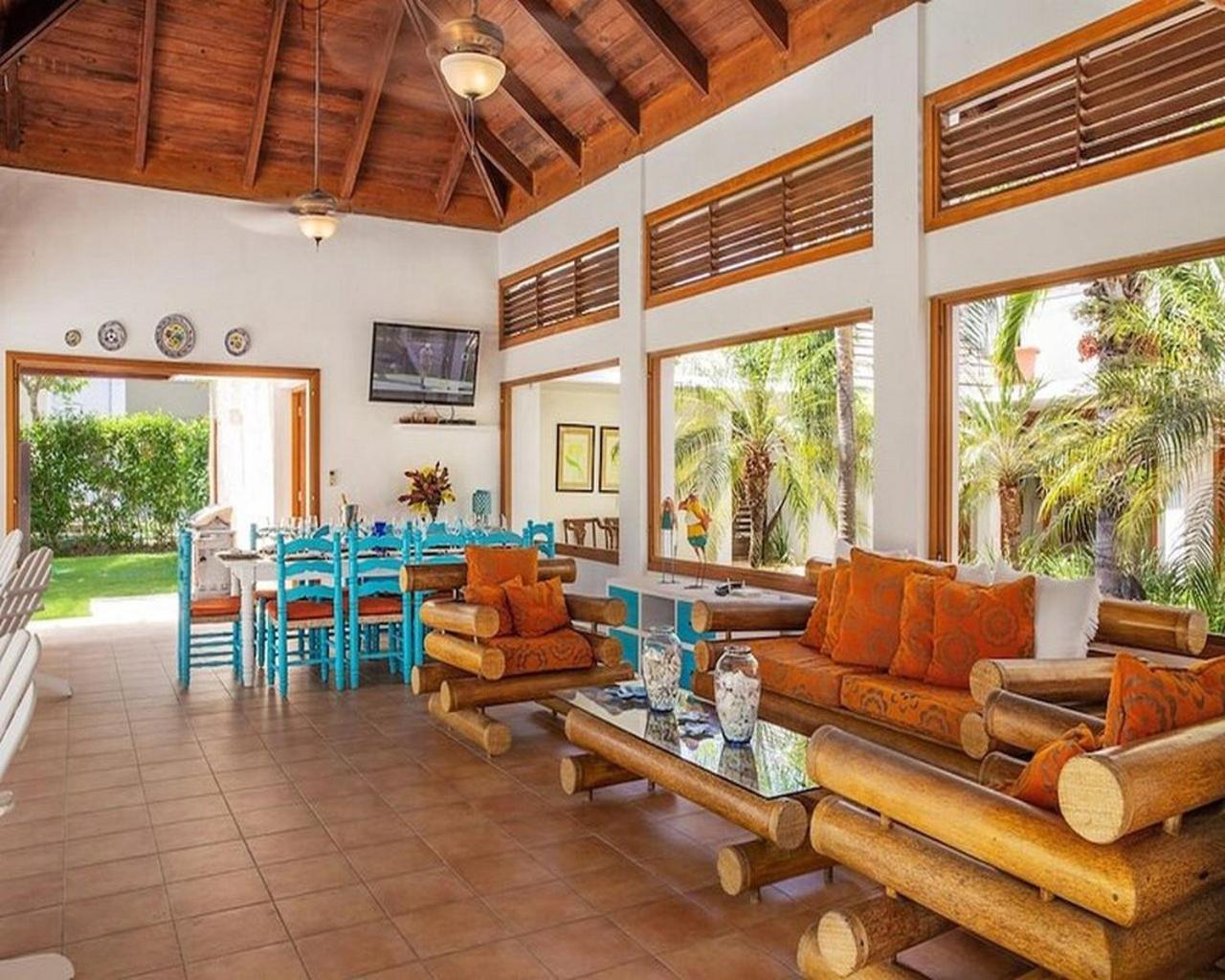 Luxury Villa with Maid