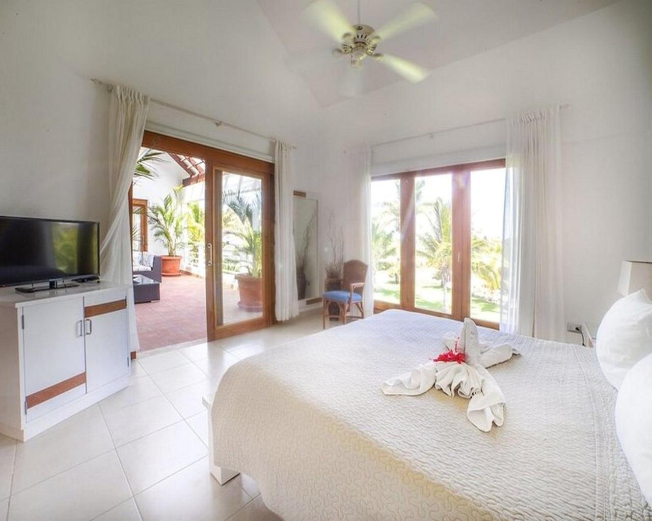 Luxury Villa with Maid