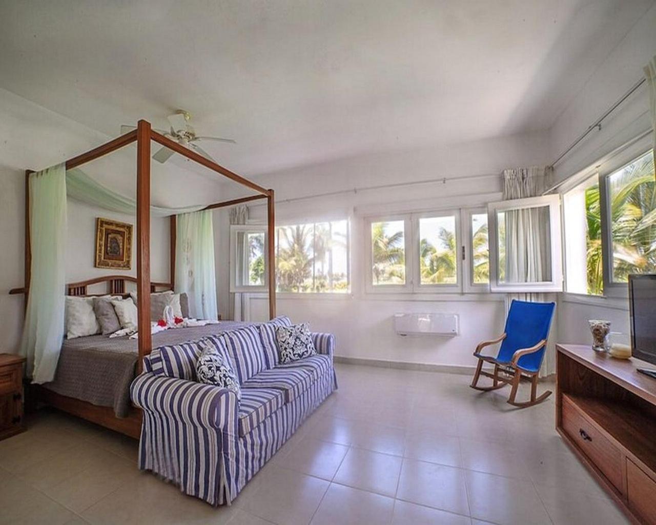 Luxury Villa with Maid