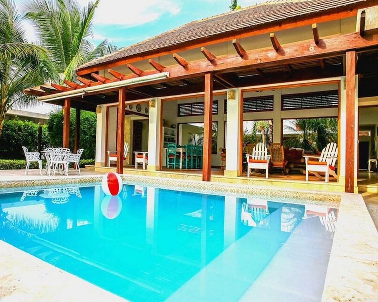 Luxury Villa with Maid