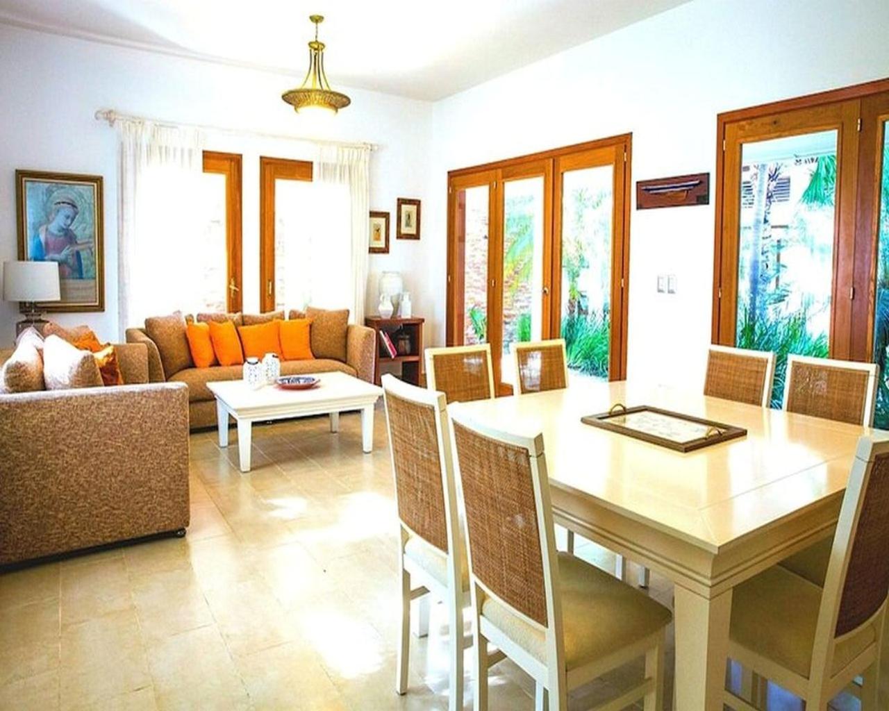 Luxury Villa with Maid