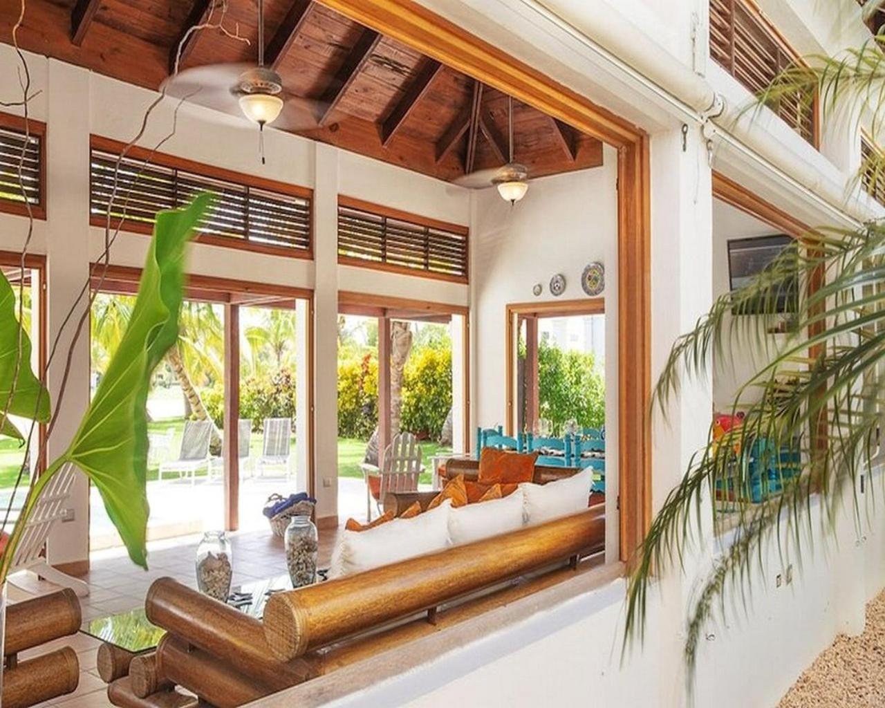 Luxury Villa with Maid