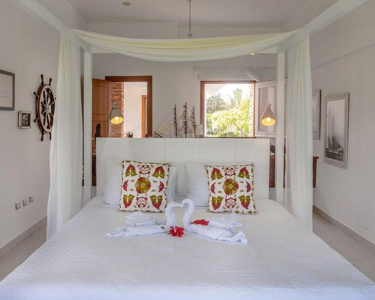 Luxury Villa with Maid
