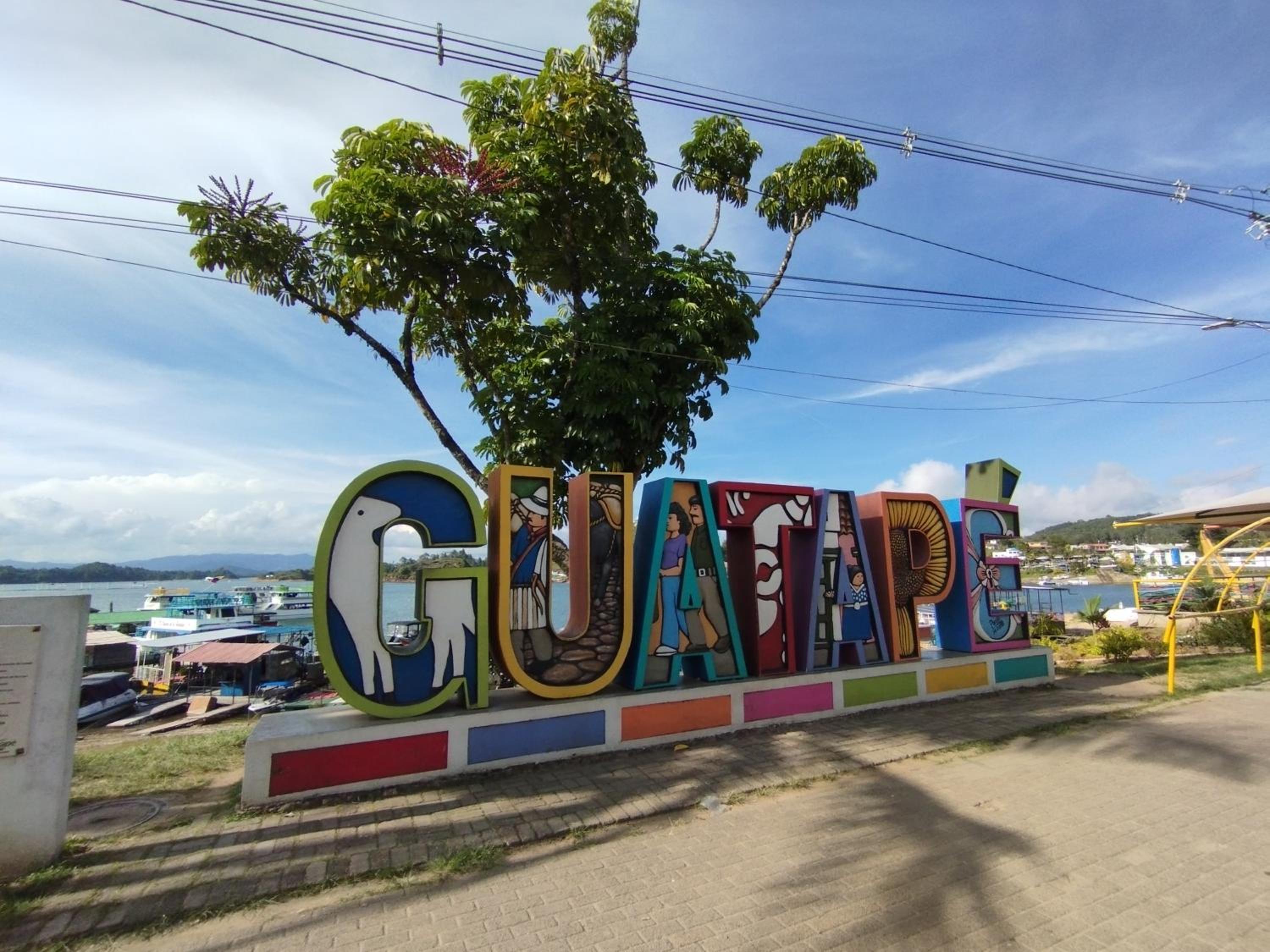 Apto cerca Malecón, Plaza Principal, Plazoleta Zocalos, a 8 min de la Piedra del Peñol, GRATIS PARQUEADERO!!!