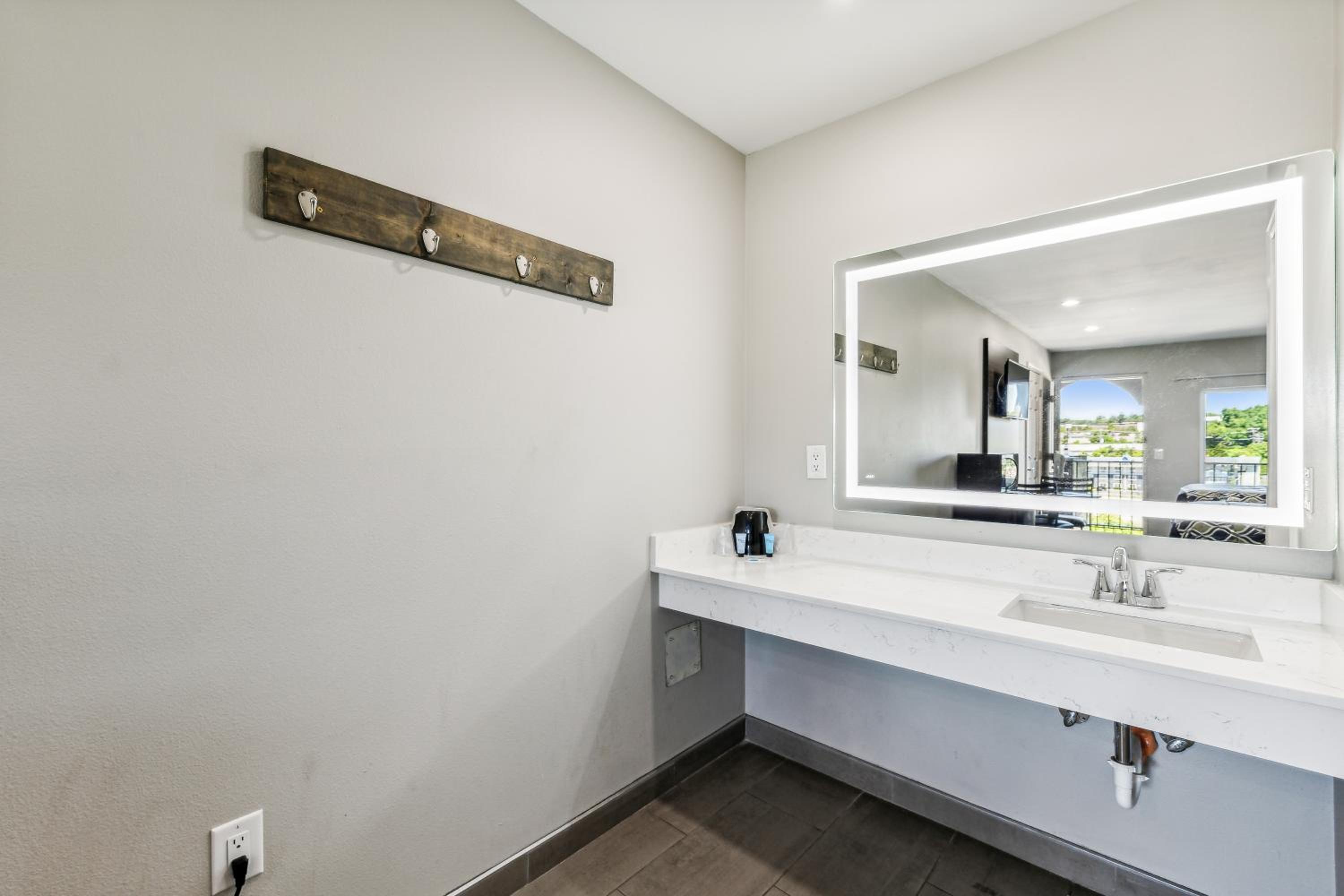 Knights Inn Antioch - Property Image 13