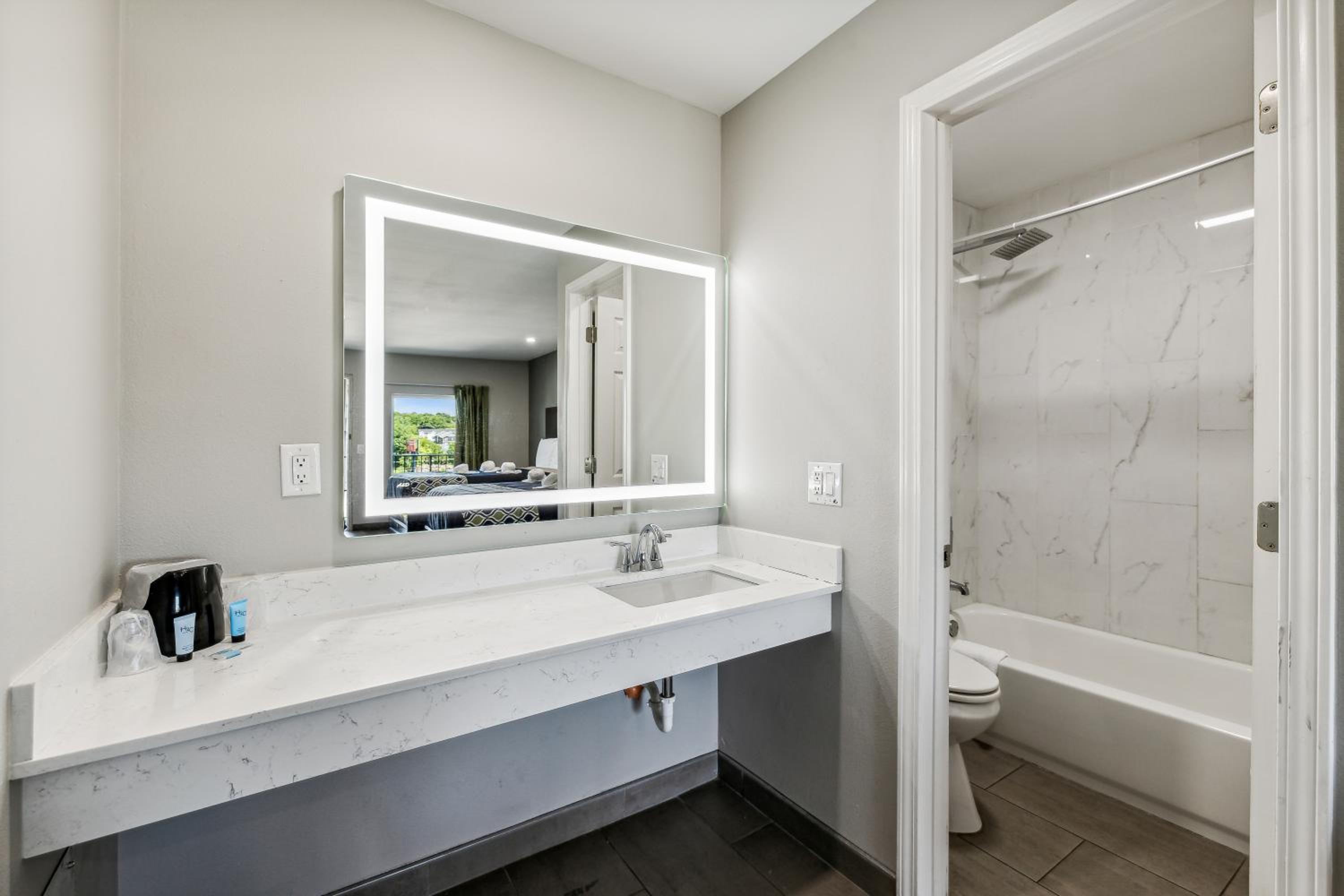 Knights Inn Antioch - Property Image 1