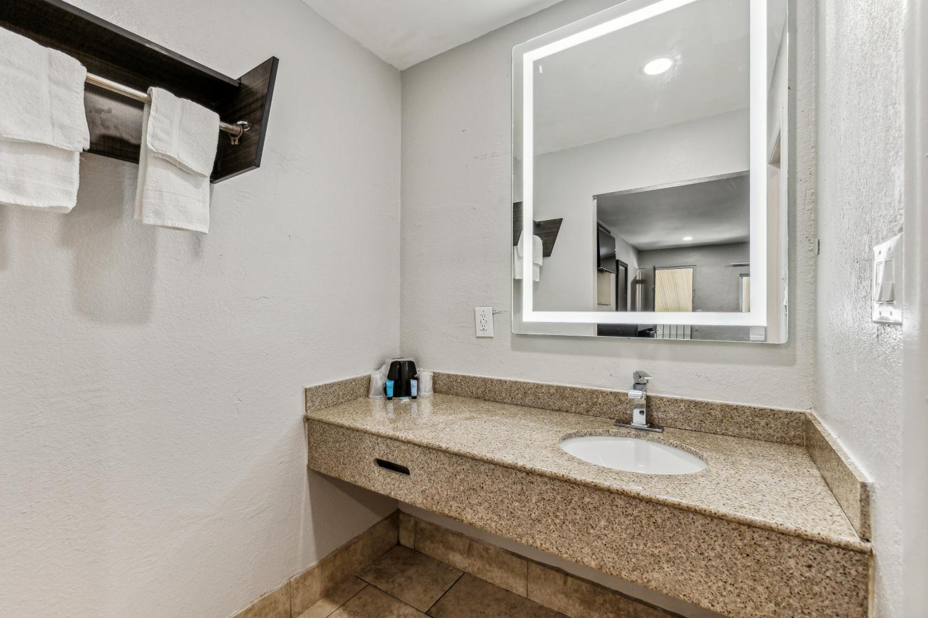 Knights Inn Antioch - Property Image 23