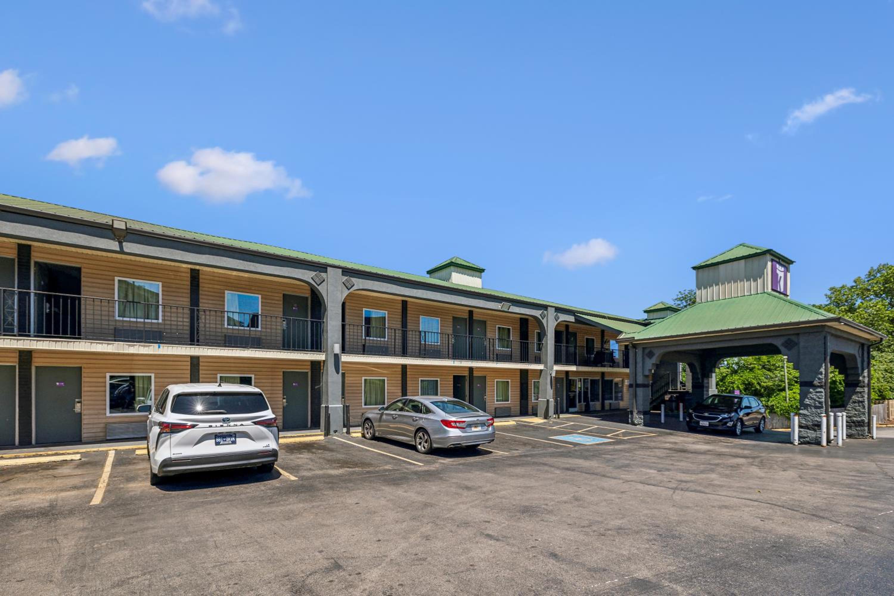 Knights Inn Antioch - Property Image 4