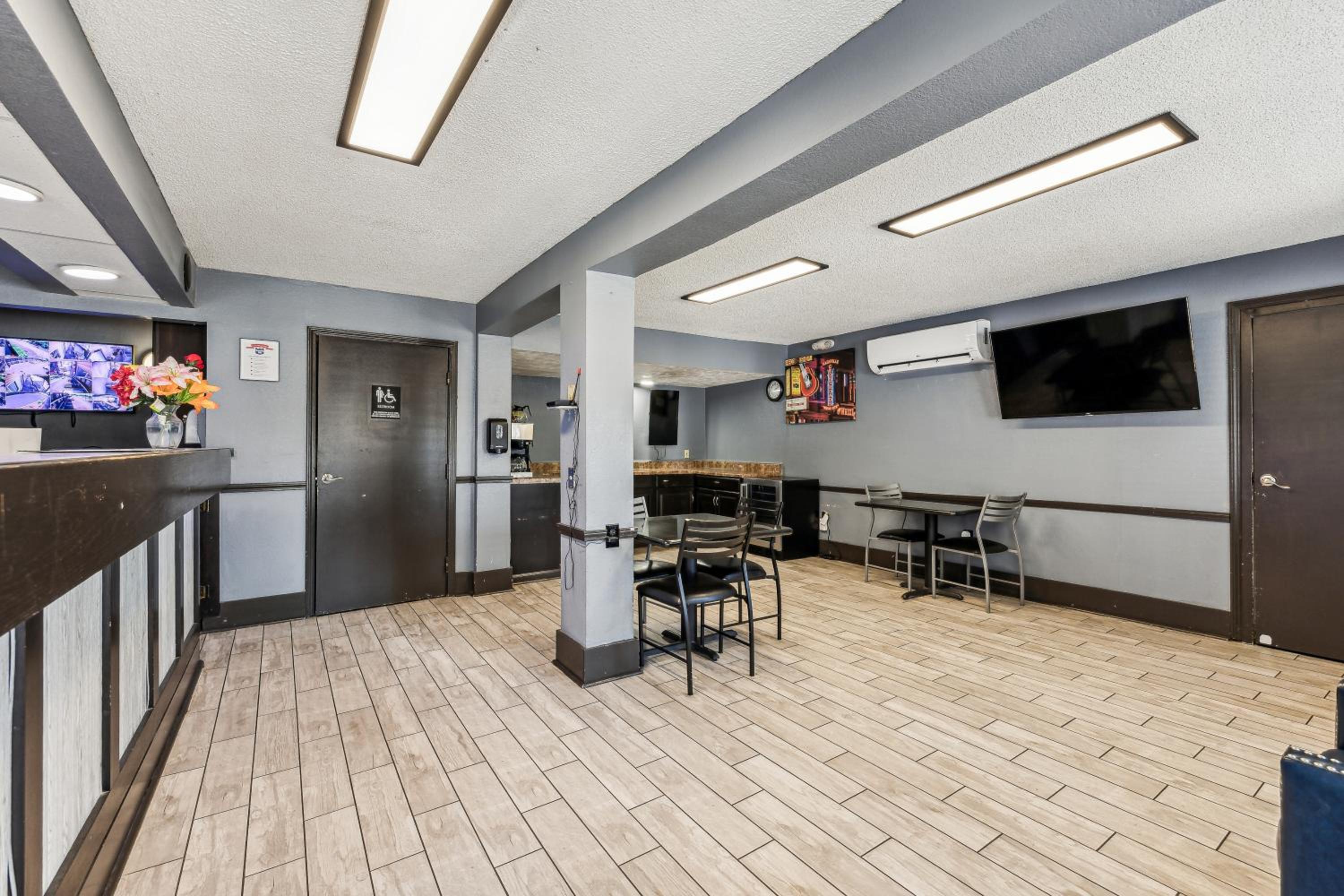 Knights Inn Antioch - Property Image 6