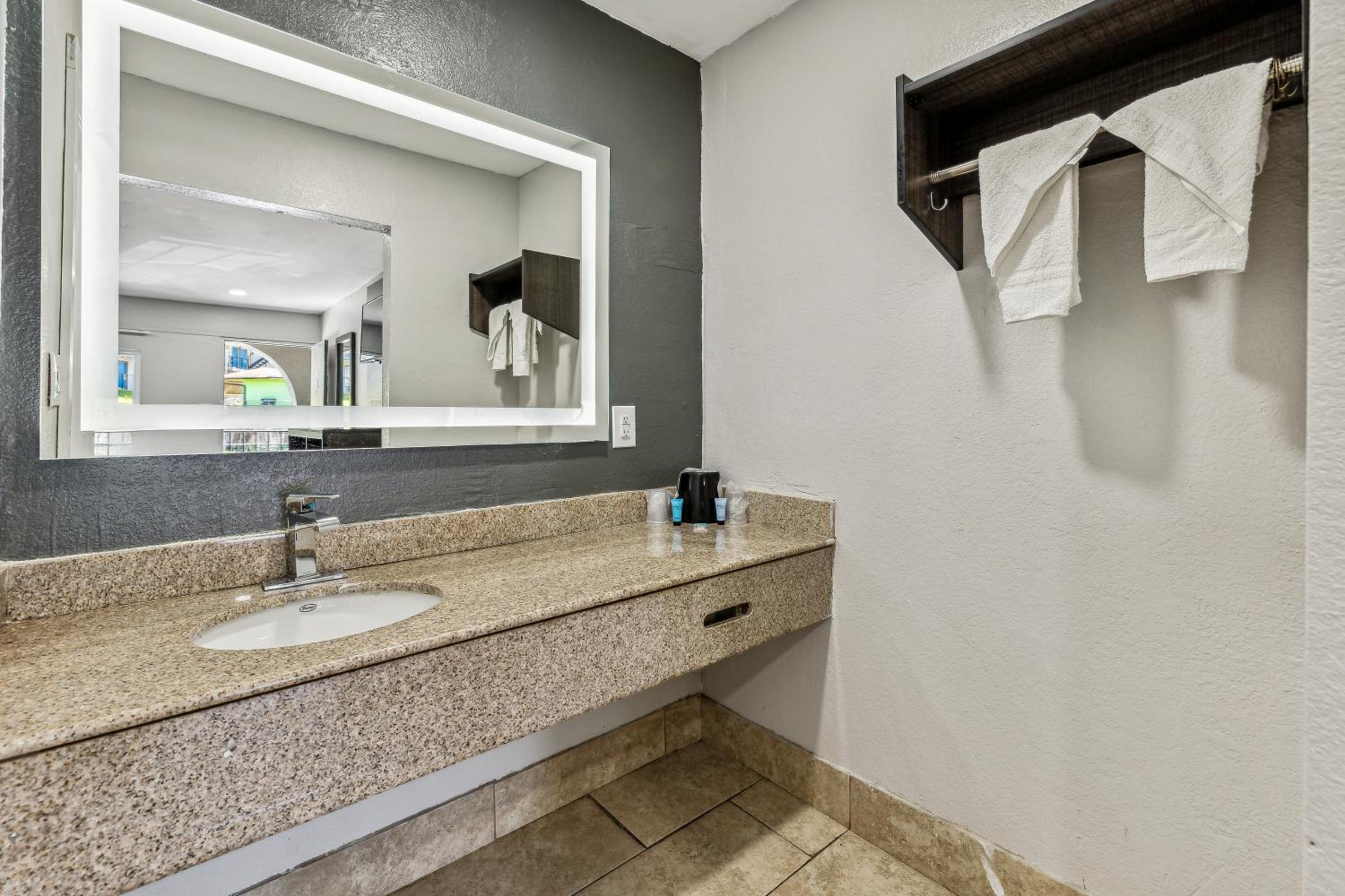 Knights Inn Antioch - Property Image 28