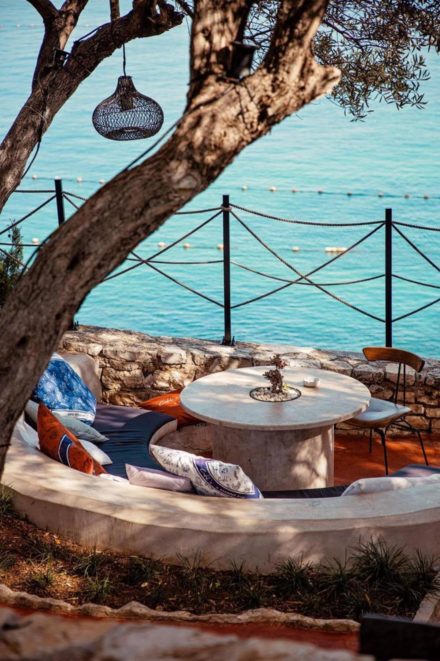 Luxury Apartment Marina Bay Resort Vlore