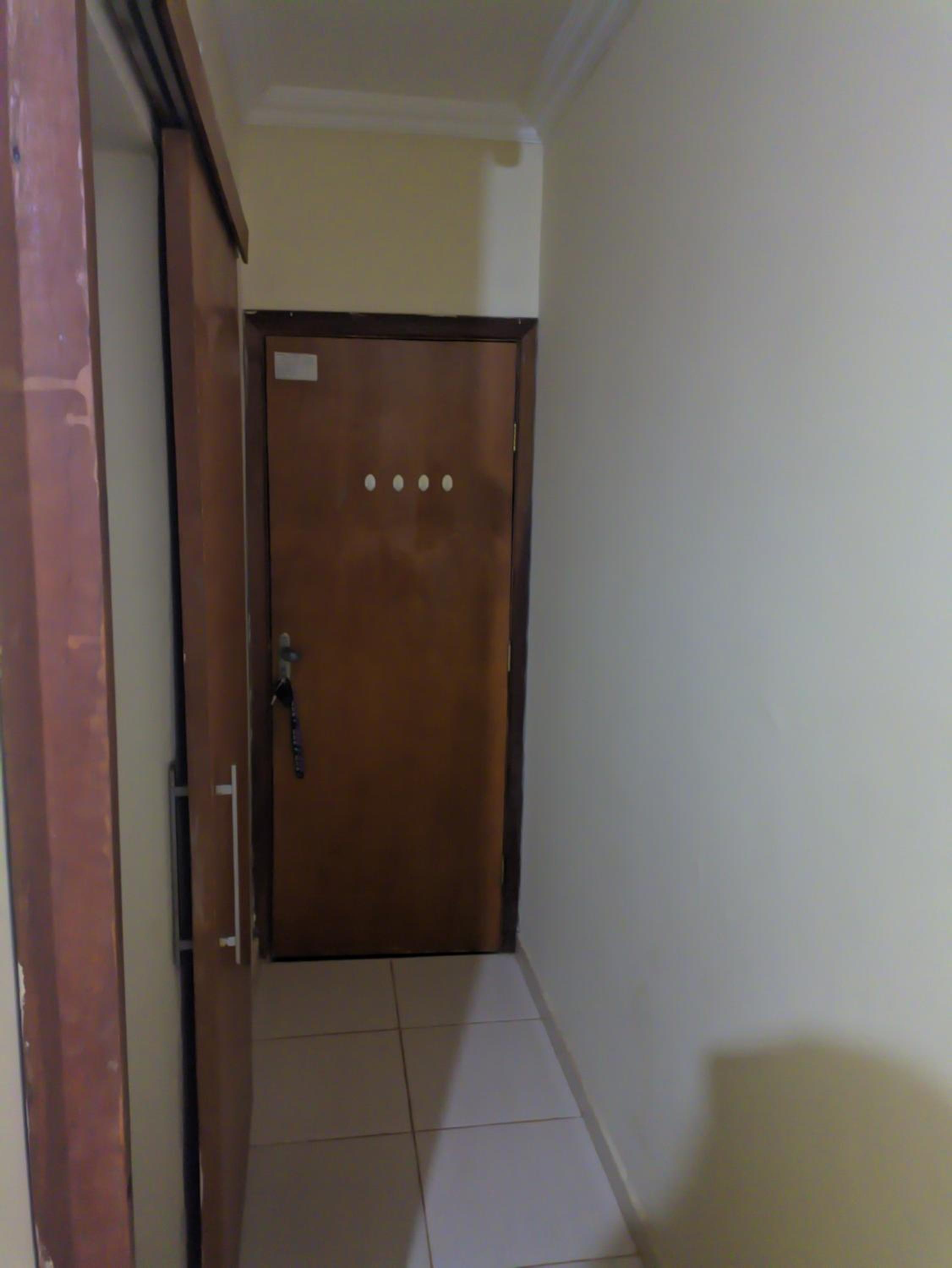 Quarto em Apto Compartilhado Bem Localizado AP 204