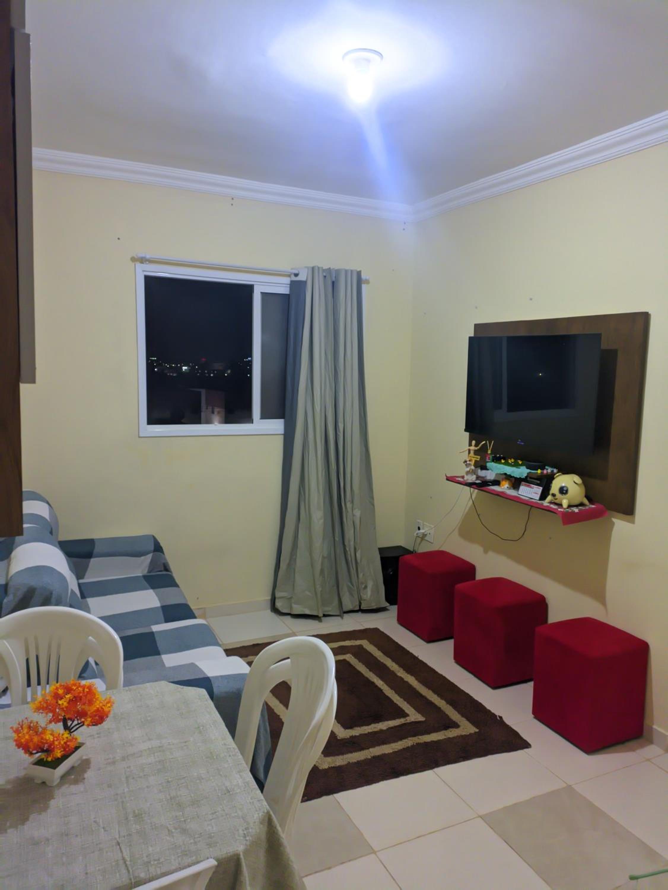 Quarto em Apto Compartilhado Bem Localizado AP 204