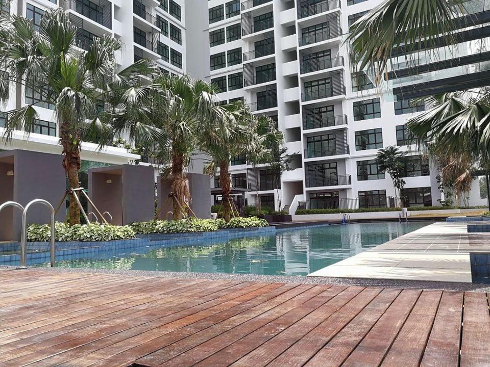 Citywoods Apartment Next to Thistle hotel,Hospital Sultanah Aminah,Ciq custom3km by YHA